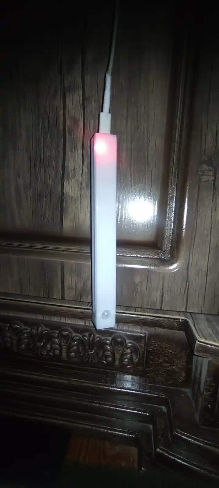 Svetilnik sensorli chiroq, 3 rejim, USB zaryadlash bilan, simsiz tungi chiroq