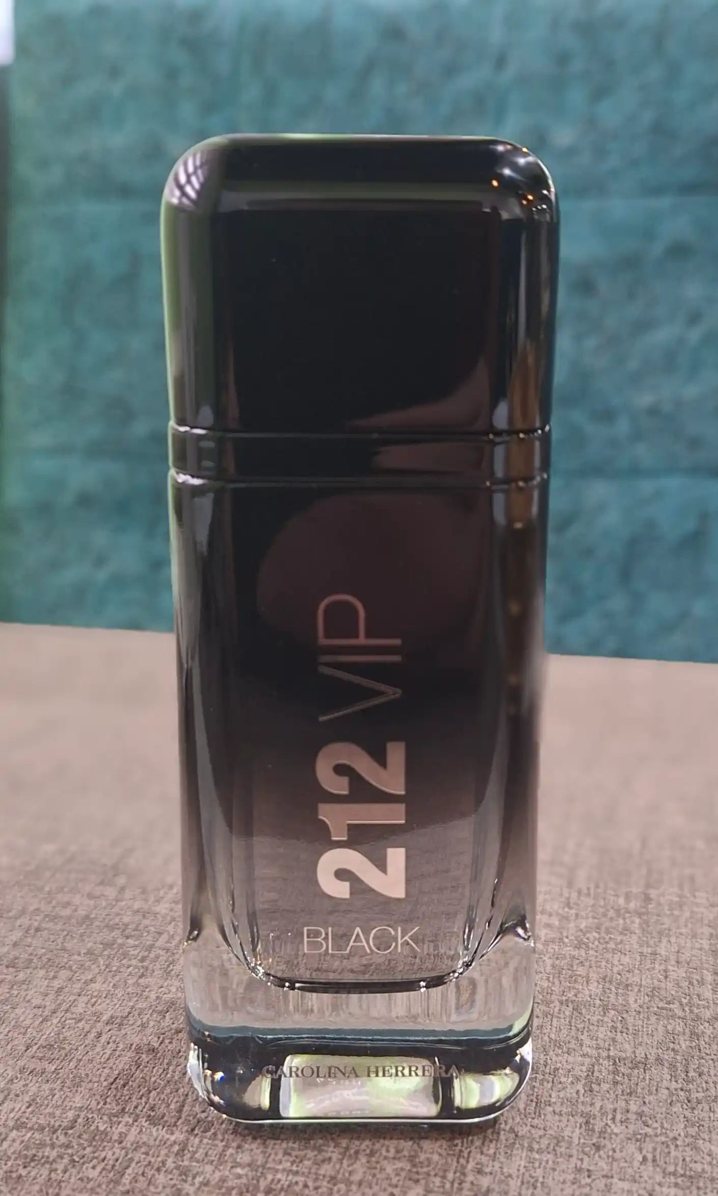 Carolina Herrera 212 VIP Black EDP для мужчин, ароматный-ванильно-древесный аромат, 100 мл