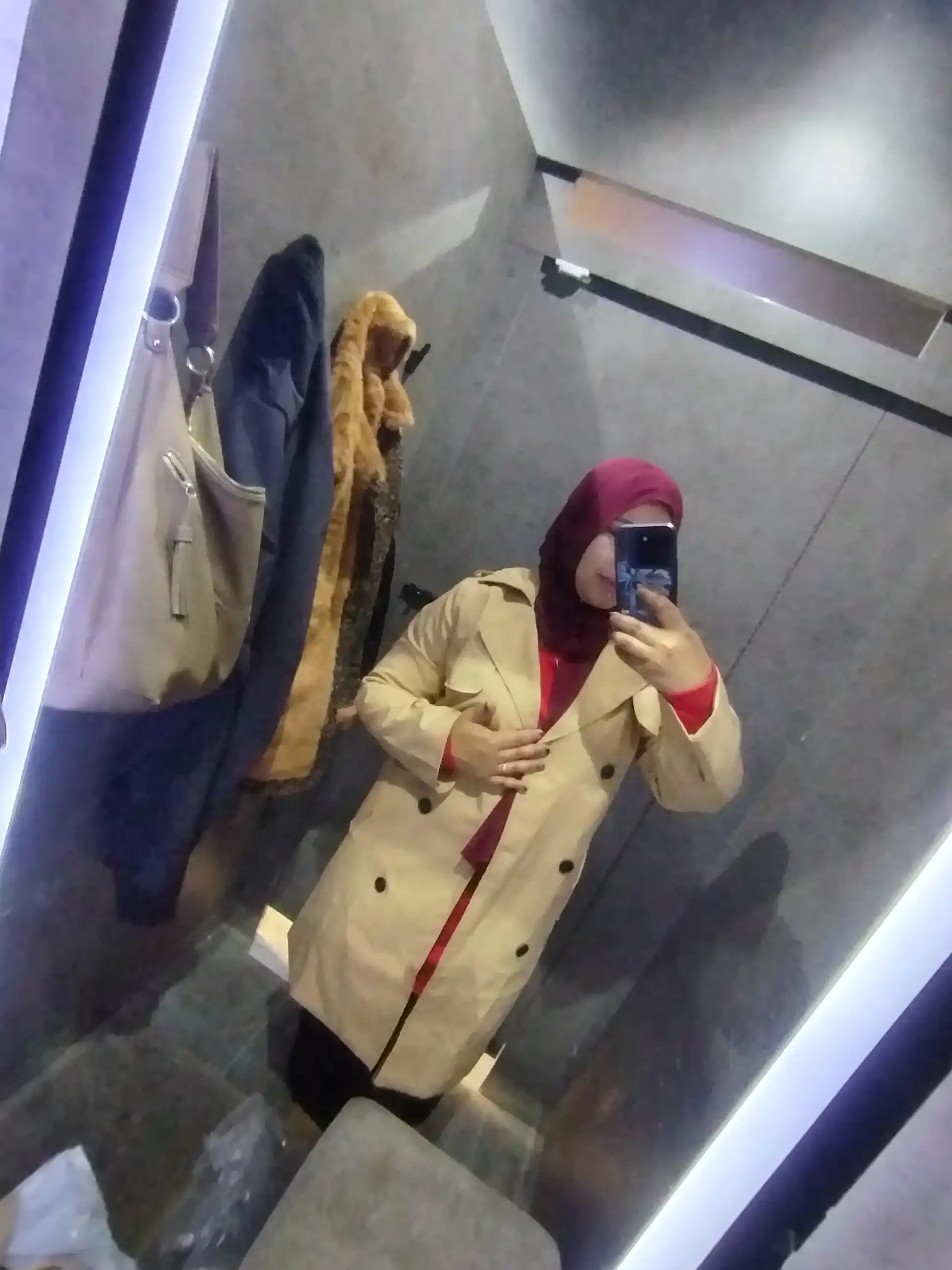 Ayollar uchun o‘rta uzunlikdagi trench plash, M–4XL — ELLY FASHION