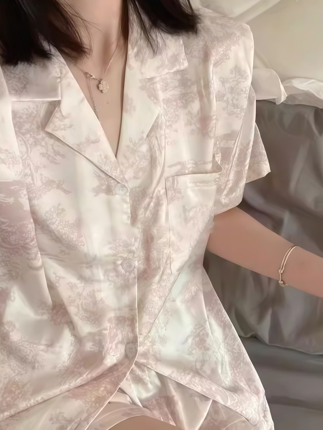 Ayollar uchun  pijama ipakdan - 