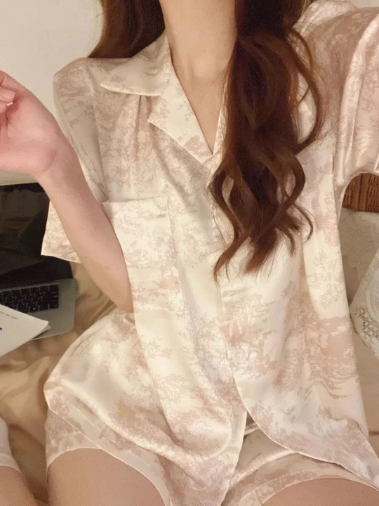Ayollar uchun  pijama ipakdan