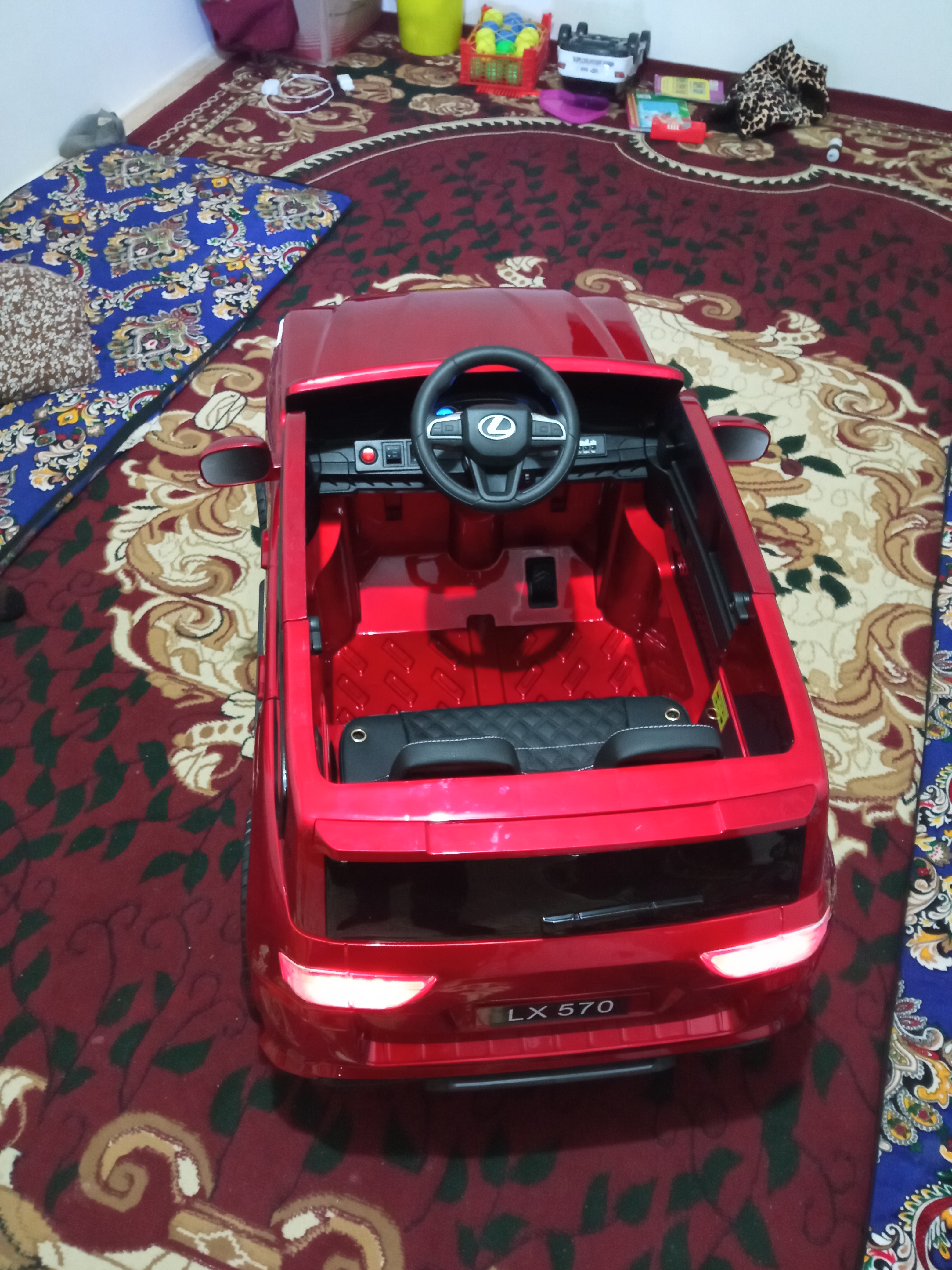 Bolalar elektr avtomobili, masofadan radio boshqarish pulti bilan