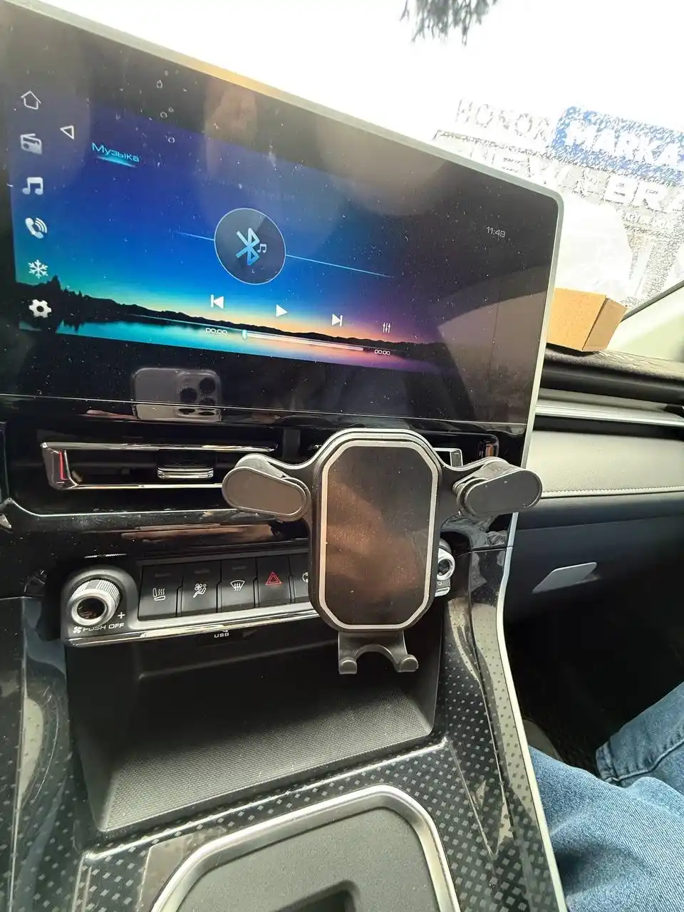 Universal avto telefon ushlagichi — deflektorga o‘rnatiladi, 180° ga aylanadi