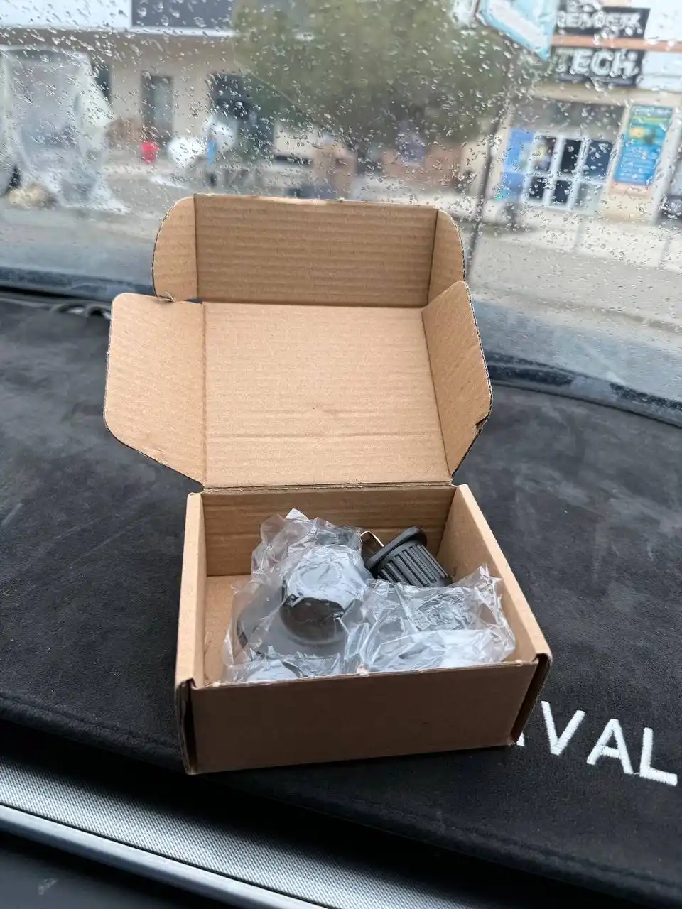 Universal avto telefon ushlagichi — deflektorga o‘rnatiladi, 180° ga aylanadi