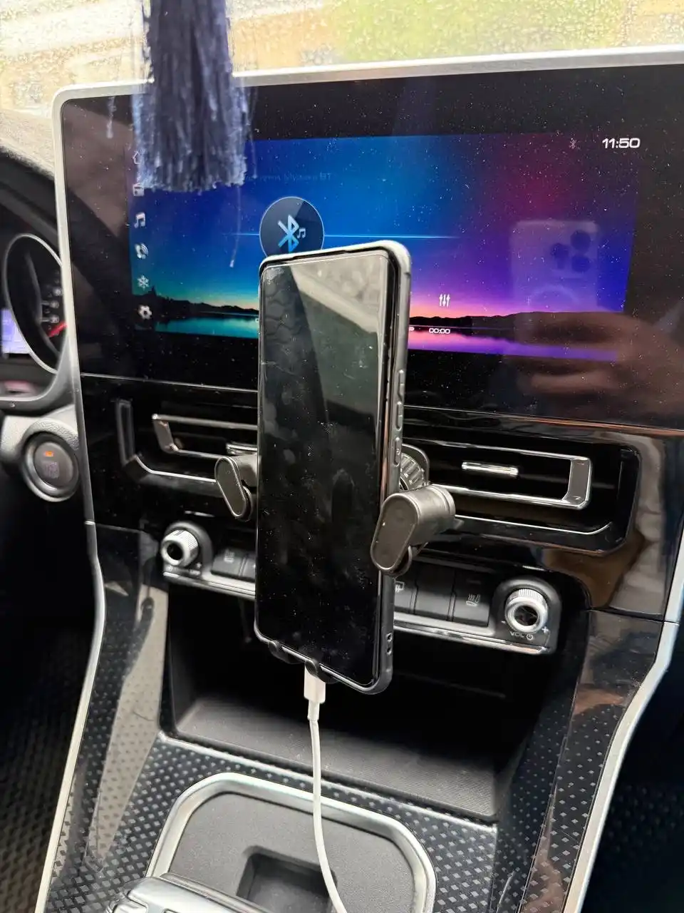 Universal avto telefon ushlagichi — deflektorga o‘rnatiladi, 180° ga aylanadi