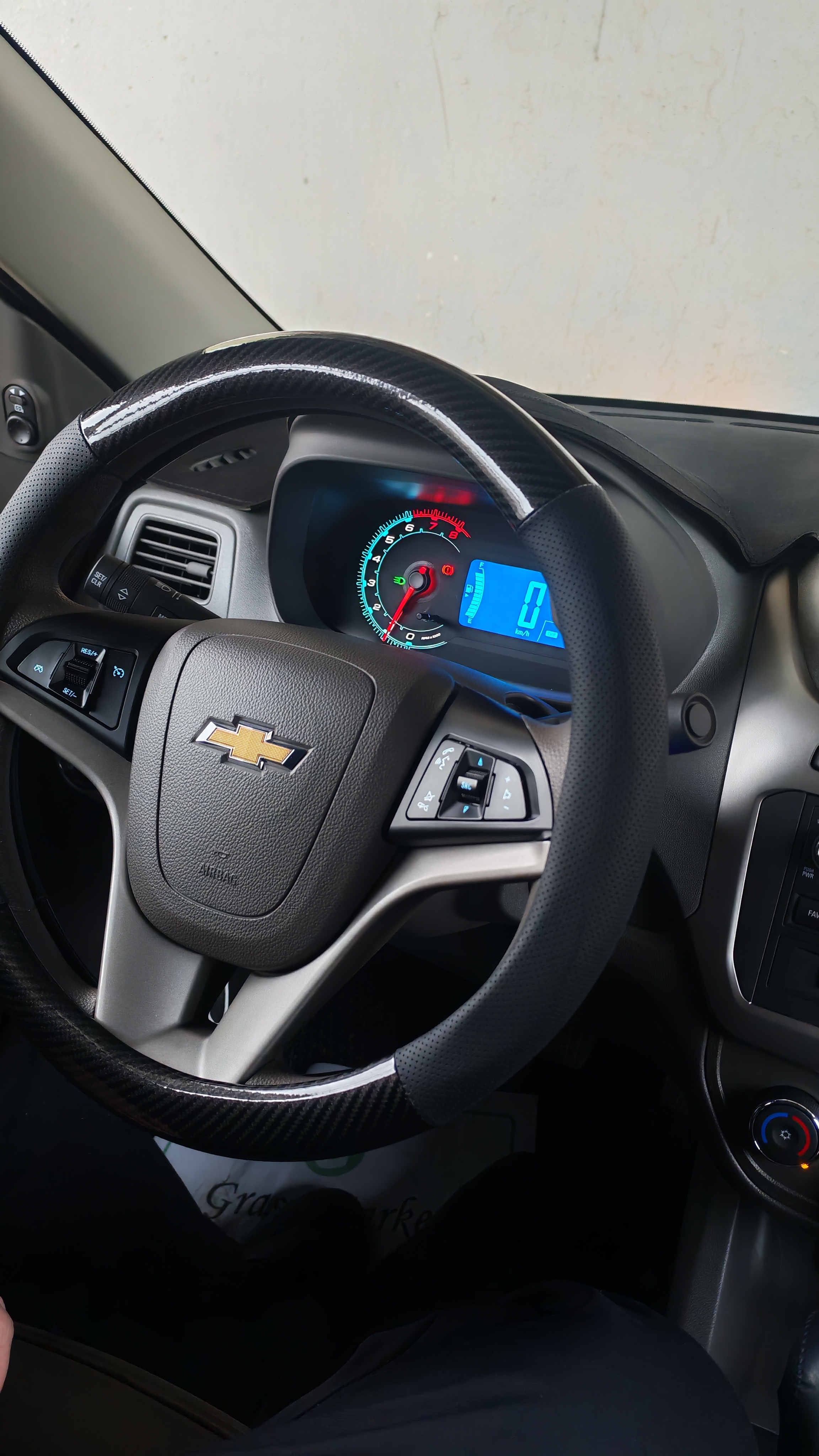 Avtomobil ruli uchun karbon tolali rul g'ilof, Chevrolet