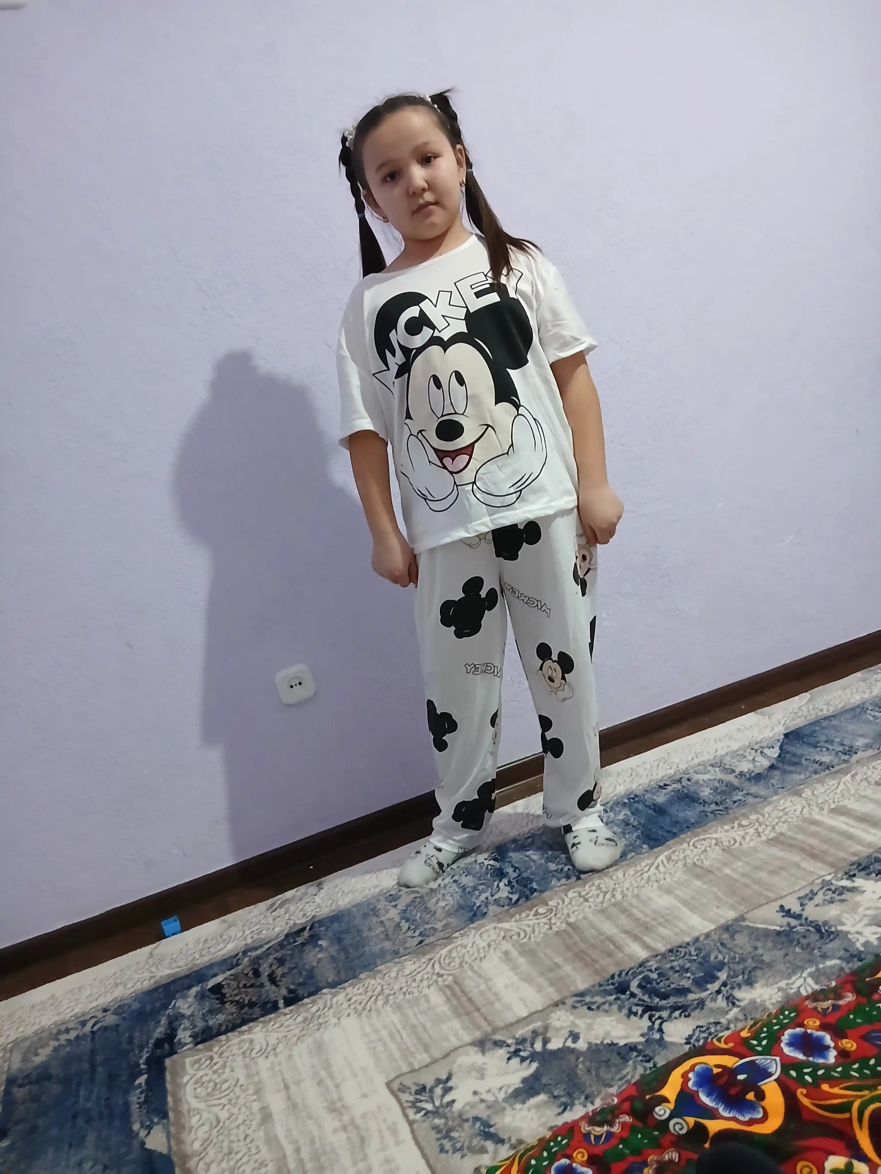 Ayollar pijamasi, 3 tasi 1 da - shortik, shim va futbolka, ayollar uchun uy kiyimi