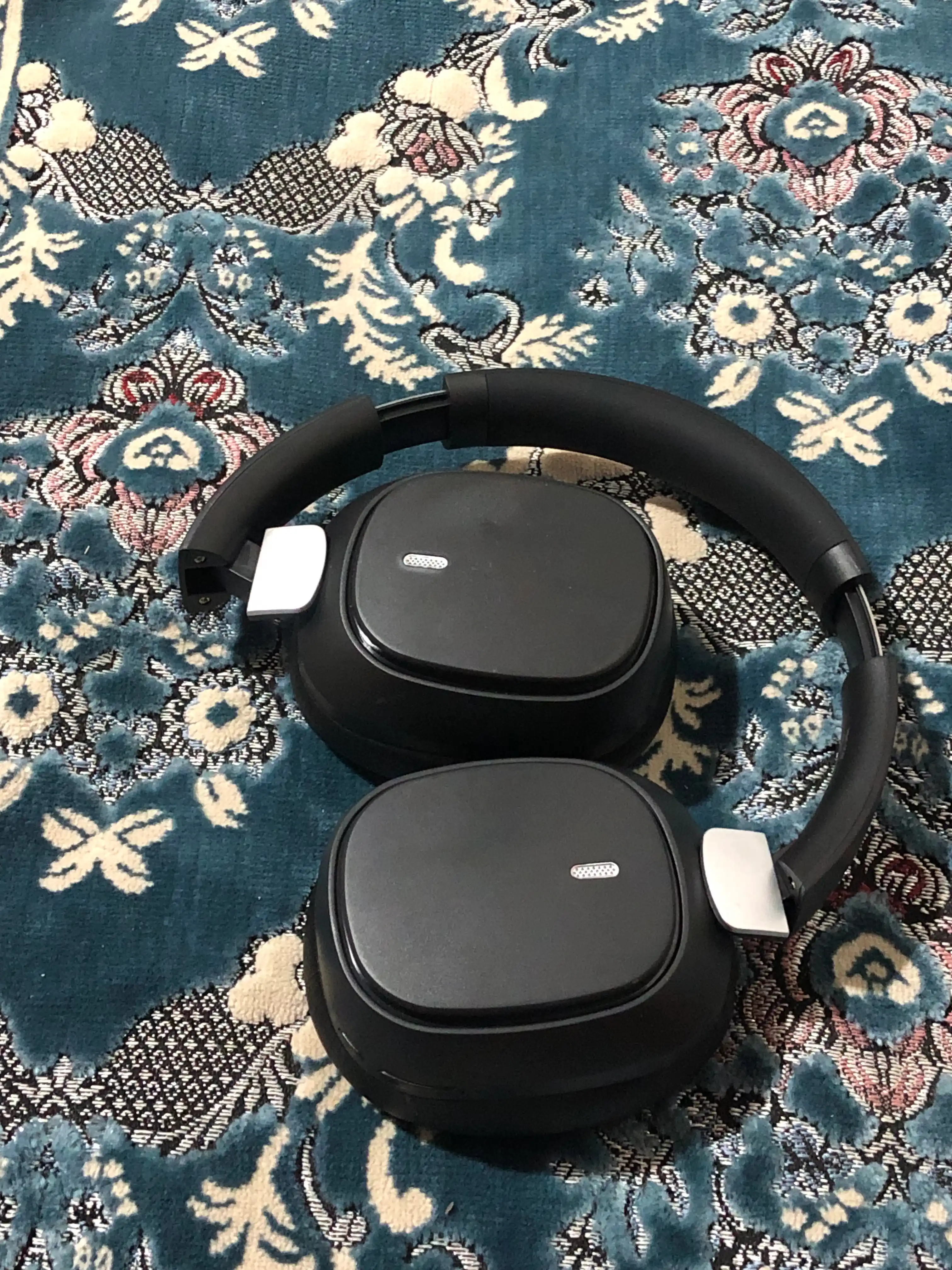 Simsiz quloqchinlar mikrofon bilan, katta to'liq o'lchamli naushniklar, Bluetooth