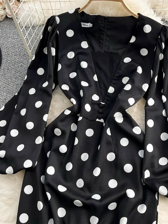 Ayollar kiyimi, oqlangan polka nuqta kiyimi, kechki no'xat