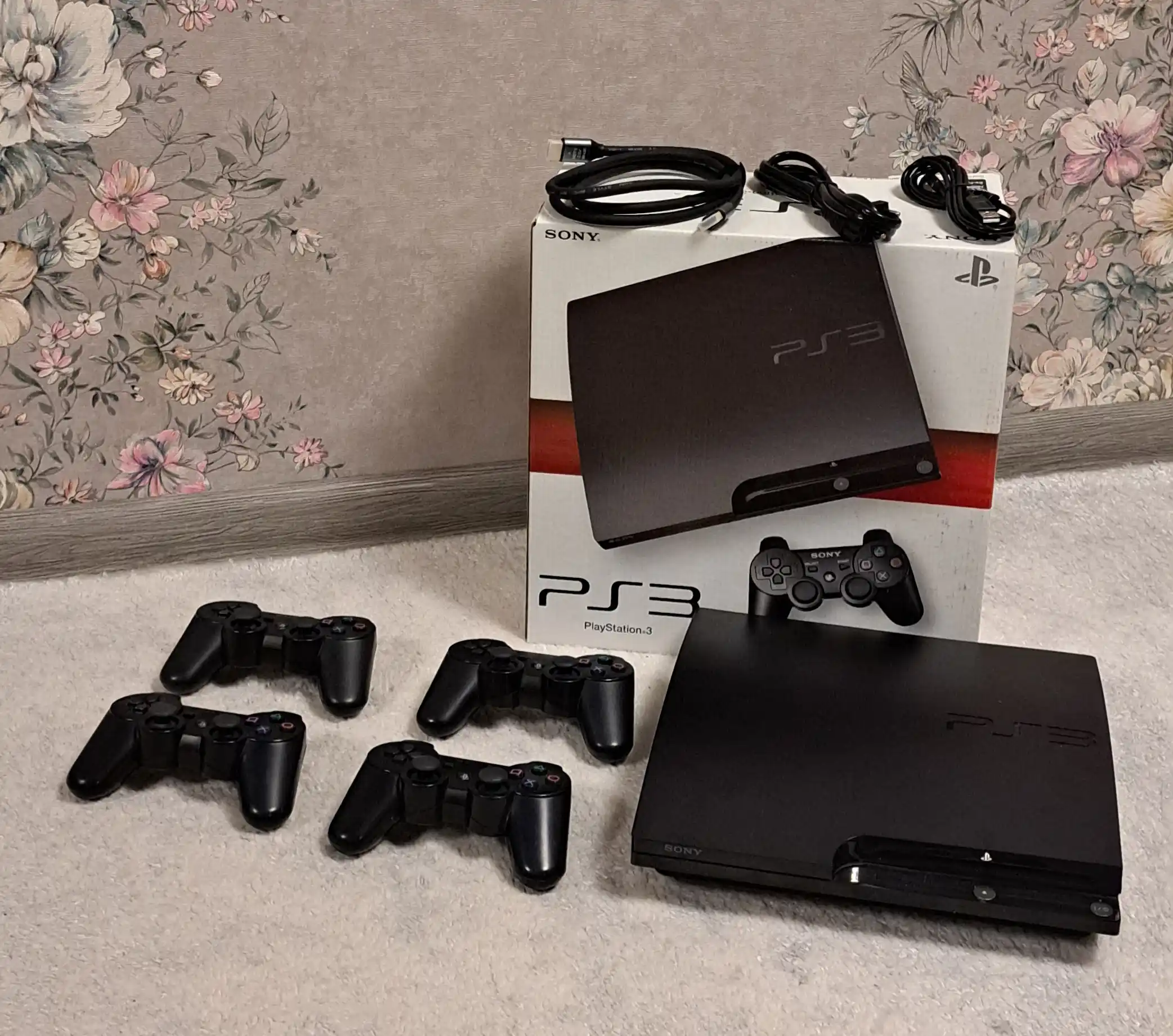O'yin konsoli Sony Playstation 3 Slim PS3 o'yinlar bilan ,4 ta joystik