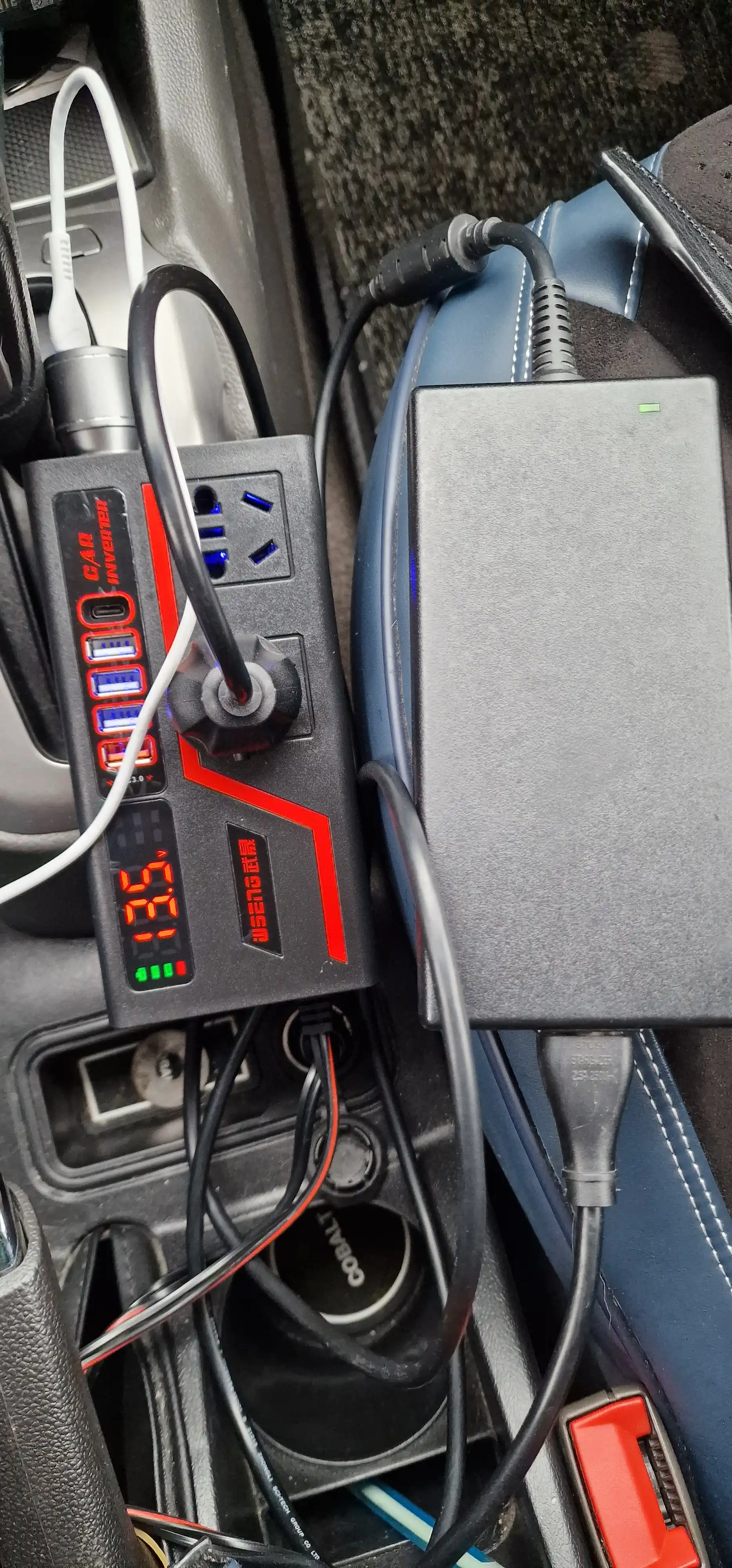 Avtomobil invertori 12V/24V → 220V — tez quvvatlovchi (yuk va yengil avtomobillar uchun)