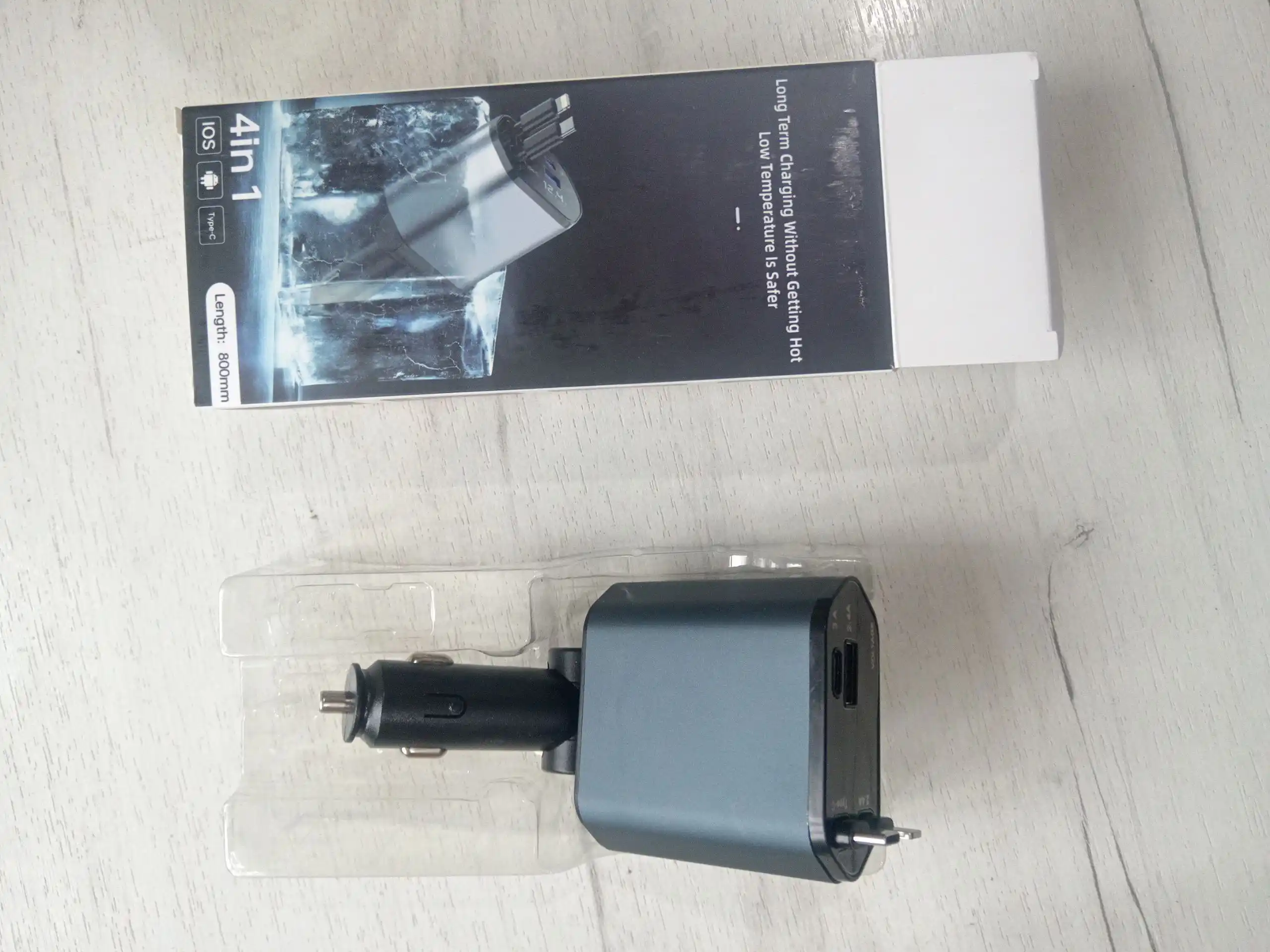 Avto tezkor zaryadlovchi 4in1 Type-C va iPhone kabel, 180° aylanuvchi, 2.4A kuchli