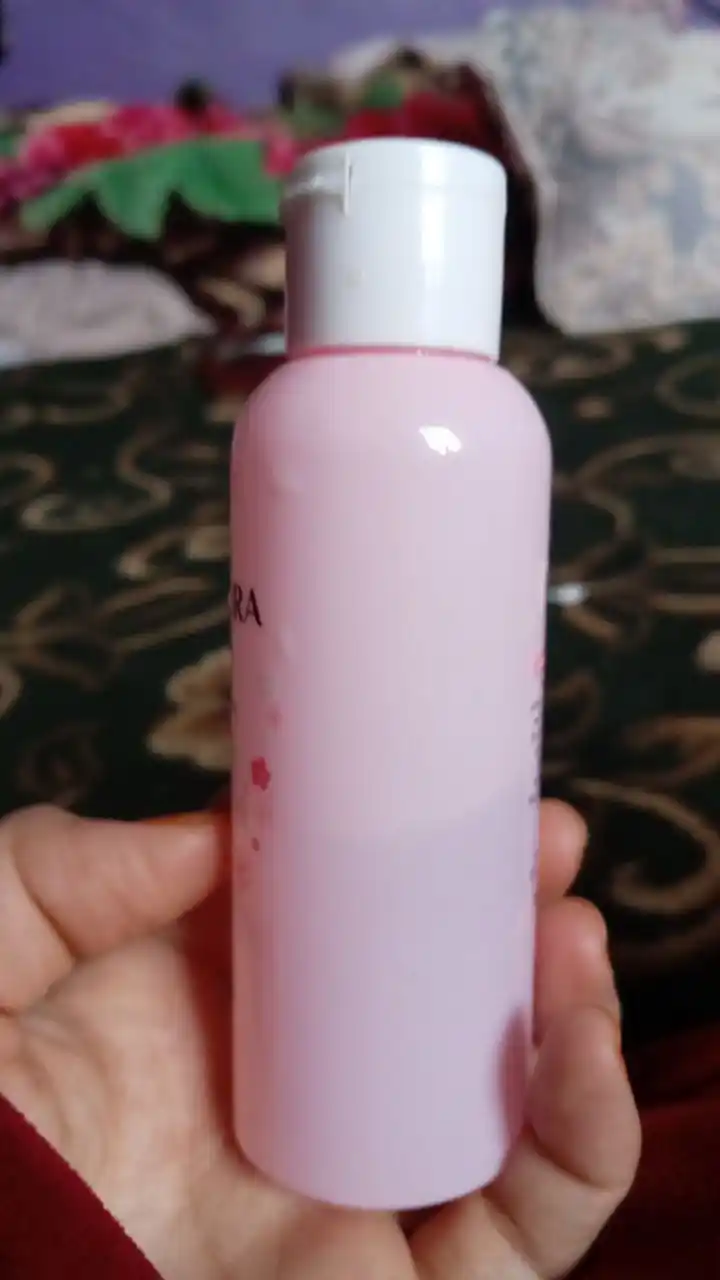Sakura qarishga qarshi kosmetika sovg‘a to‘plami: atirgul ekstrakti bilan