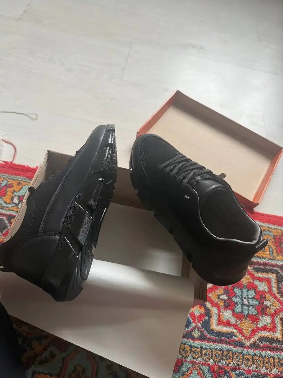 Krossovka, bahor-kuz, suv o‘tkazmaydigan, 40-44 o‘lcham