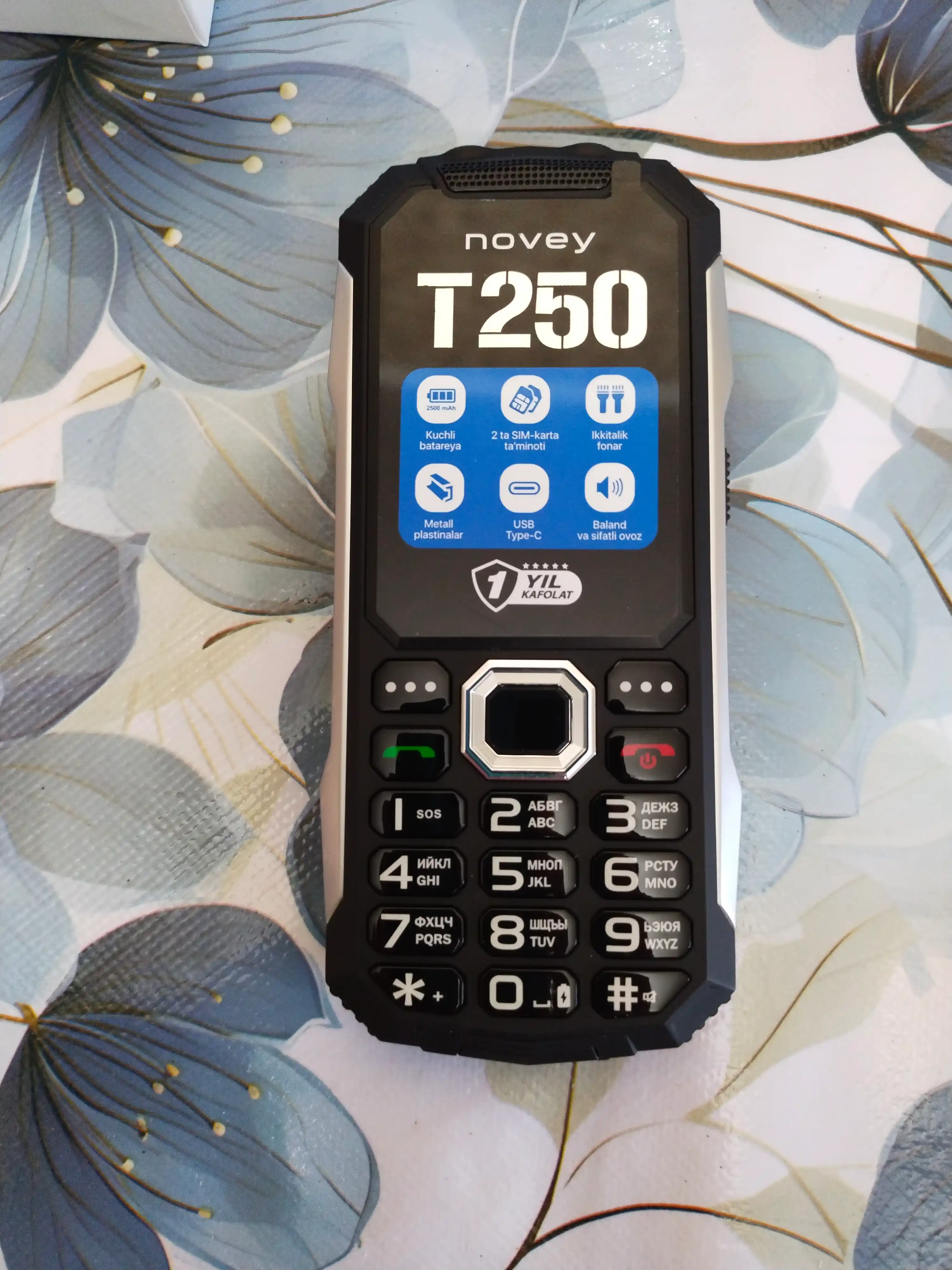 Knopkali telefon Novey T250 Tank katta batareya 2500mAh