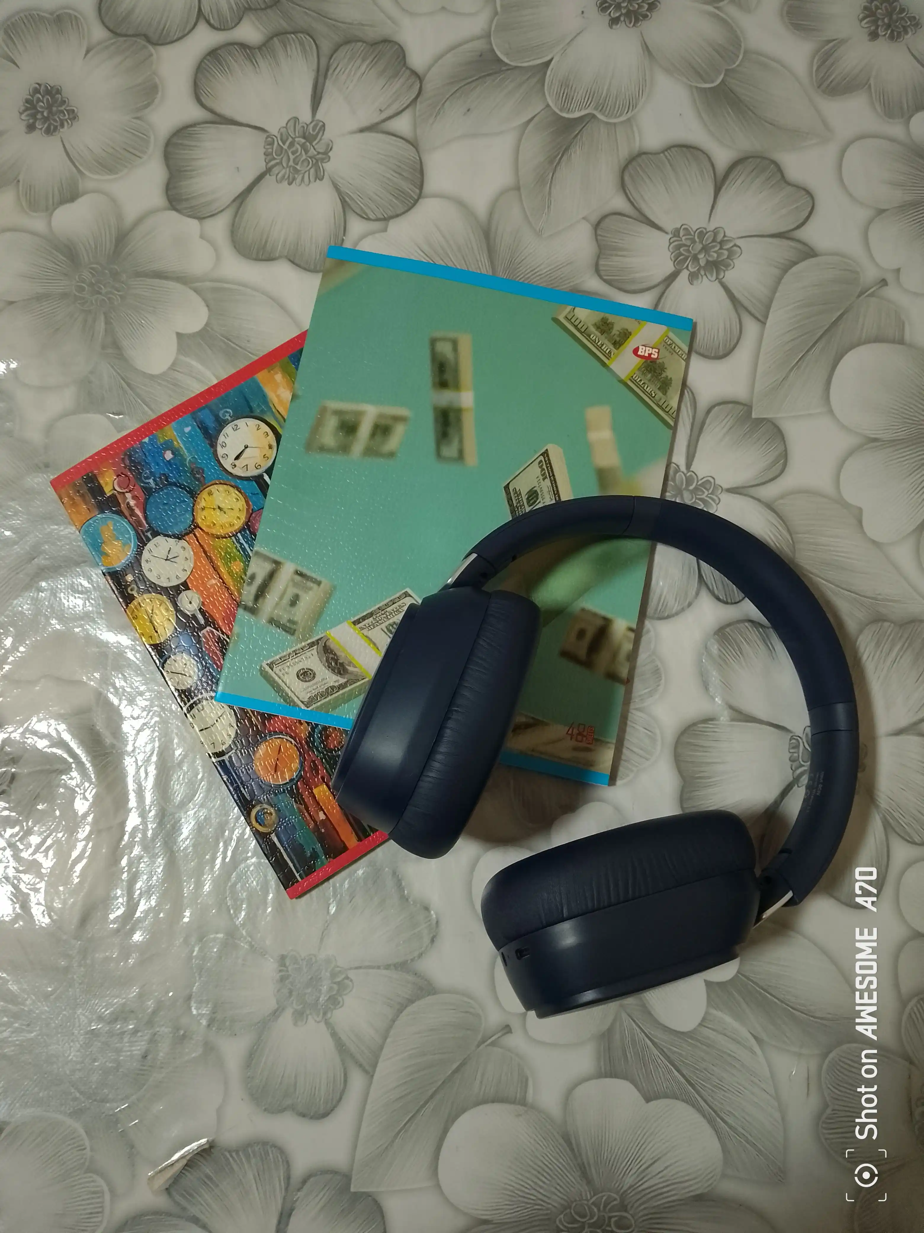 Simsiz quloqchinlar mikrofon bilan, katta to'liq o'lchamli naushniklar, Bluetooth