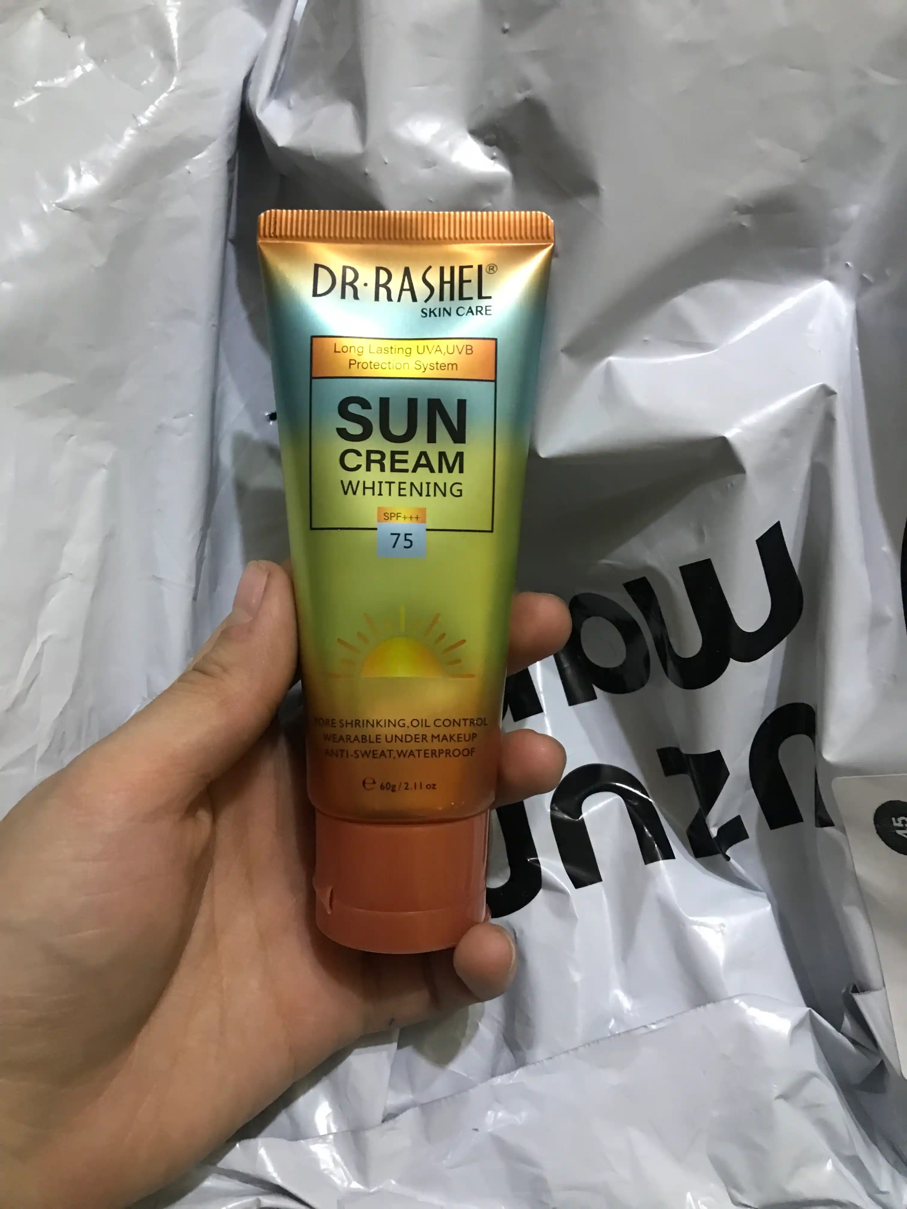 Namlantiruvchi, oqartiruvchi, qarilikga qarshi va aloe quyosh SPF kremi Dr.Rashel, 60 gr