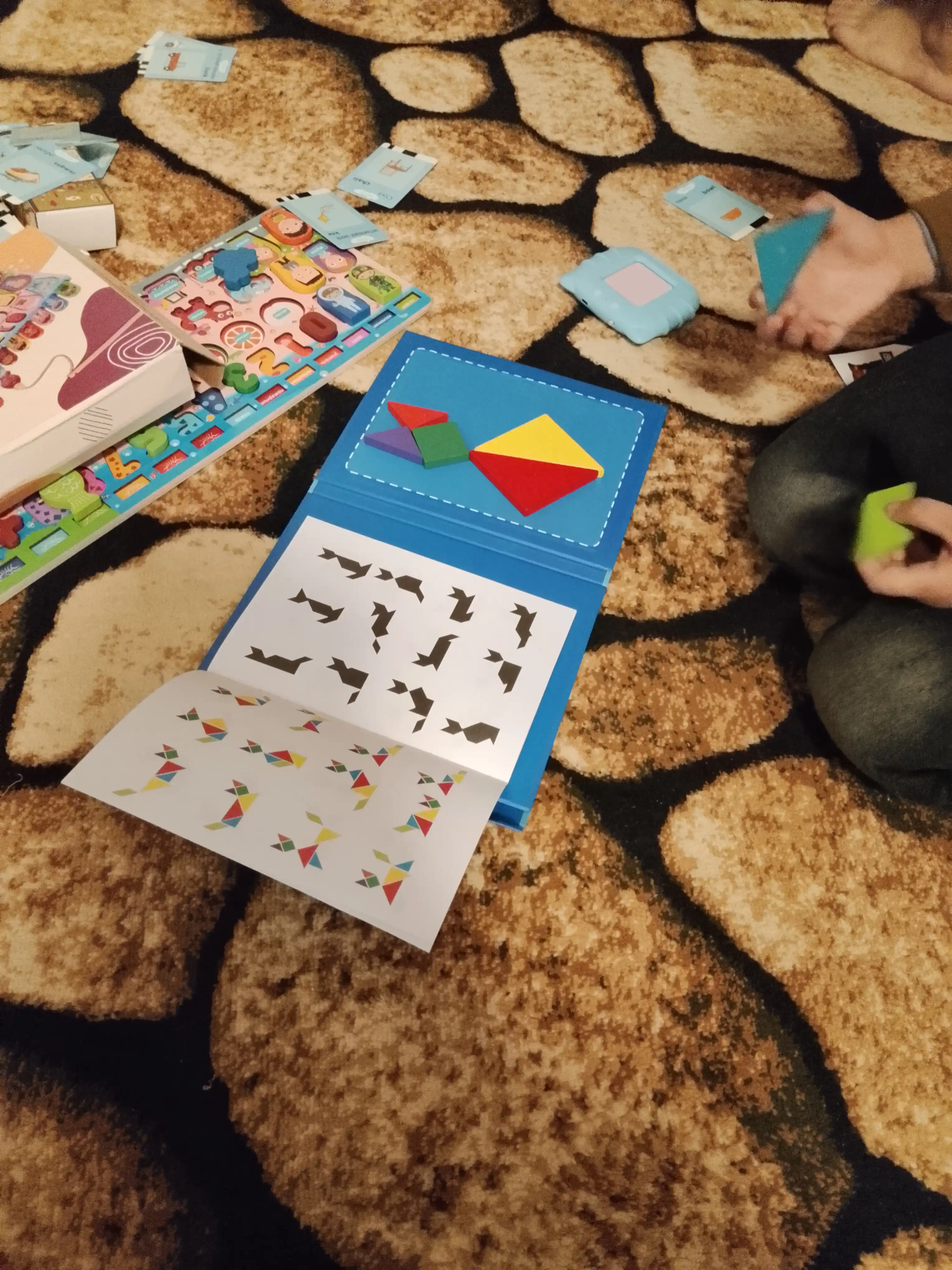 Magnitli Tangram, 100+ shakl yig‘ish namunali mantiqiy o‘yin