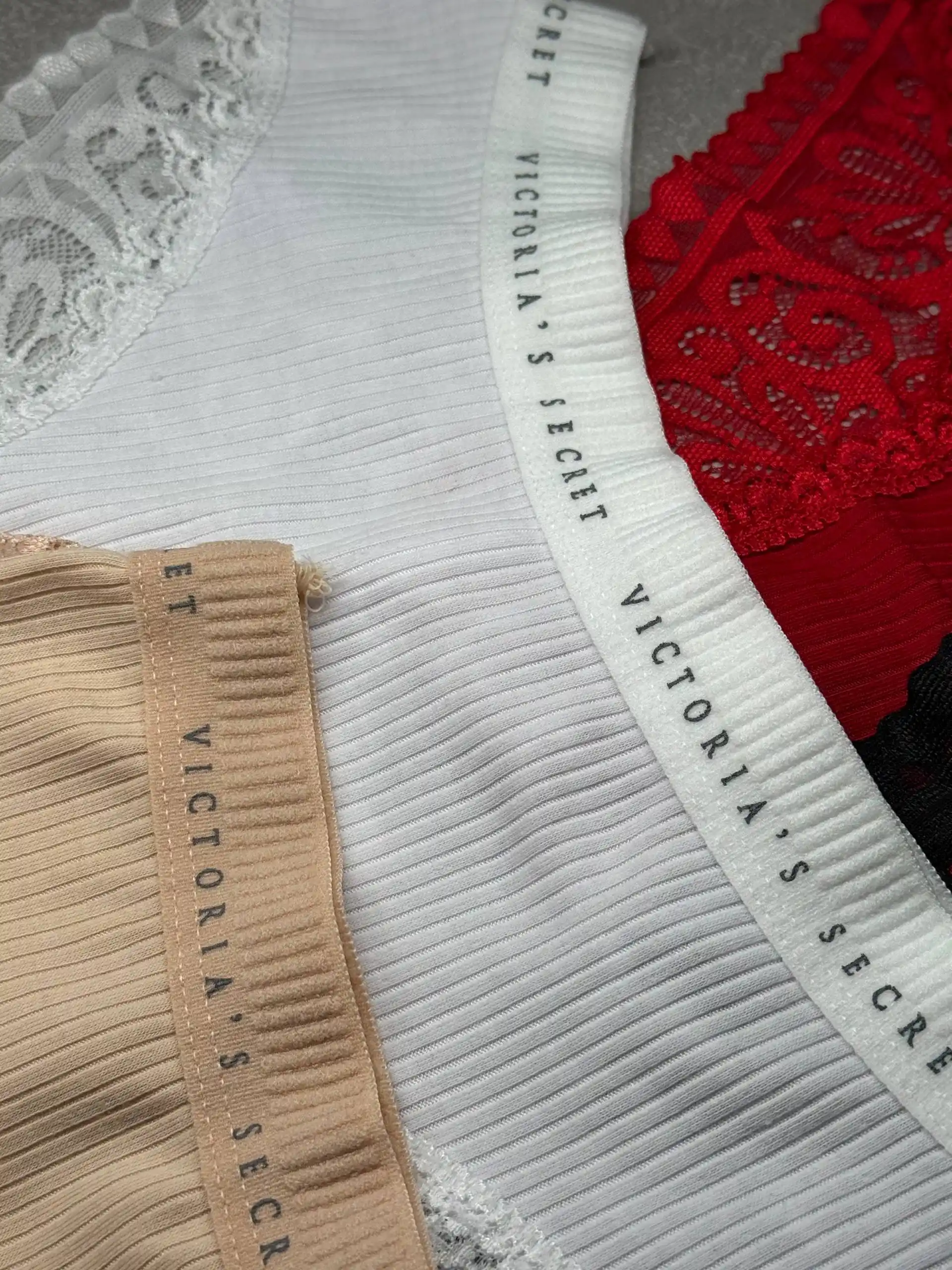 Ayollar uchun Victoria`s secret trusiklari, 5 dona to‘plam, sovg‘a qutisida ichki kiyim