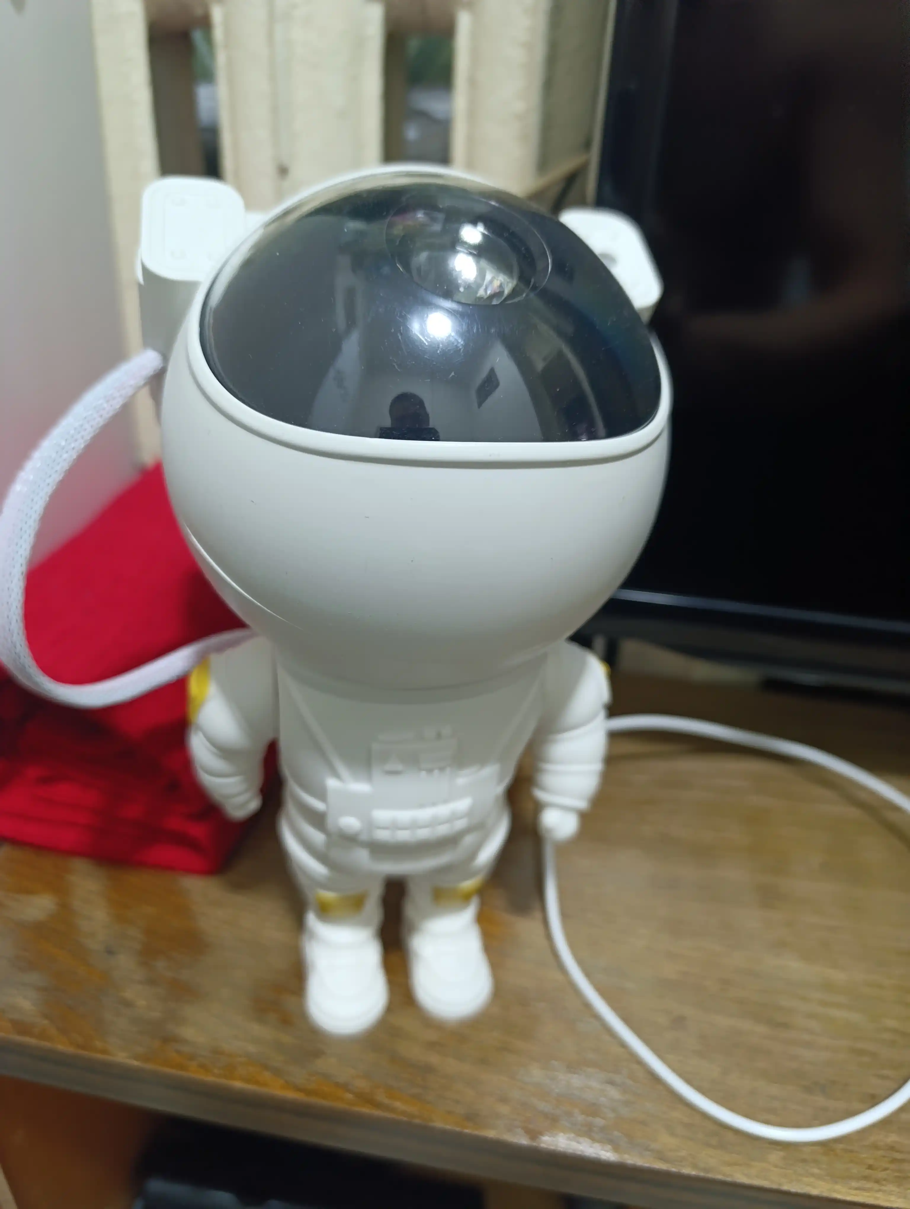 Tungi chiroq yulduzli osmon, Robot-Kosmonavt, Yangi yil sovg‘asi, pultli