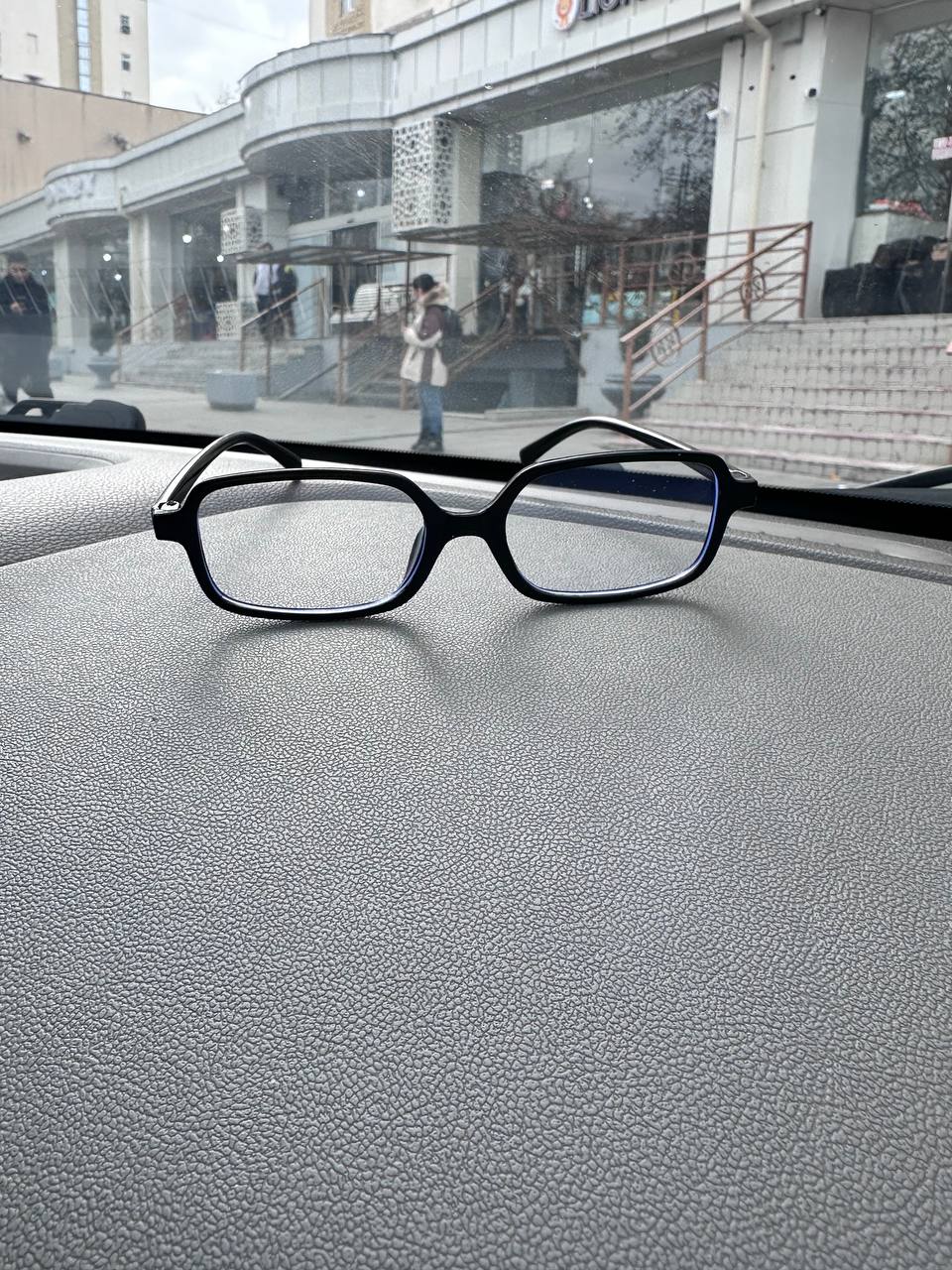 Очки Miu Miu для женщин и девушек