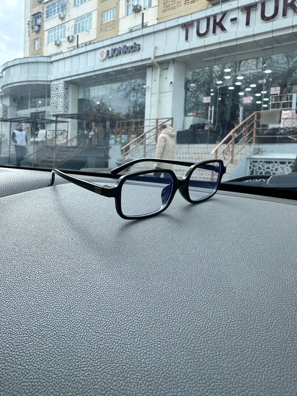 Очки Miu Miu для женщин и девушек
