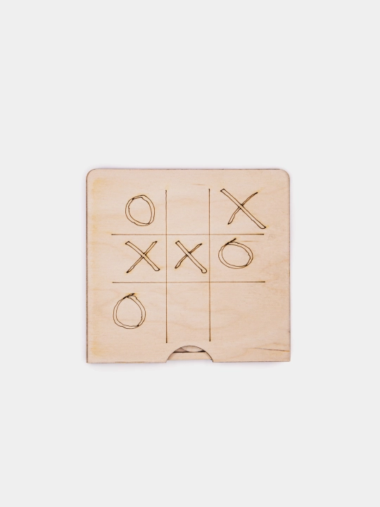 Qutida silliqlangan Tic Tac toe o'yini. Kontrplak 3 mm
