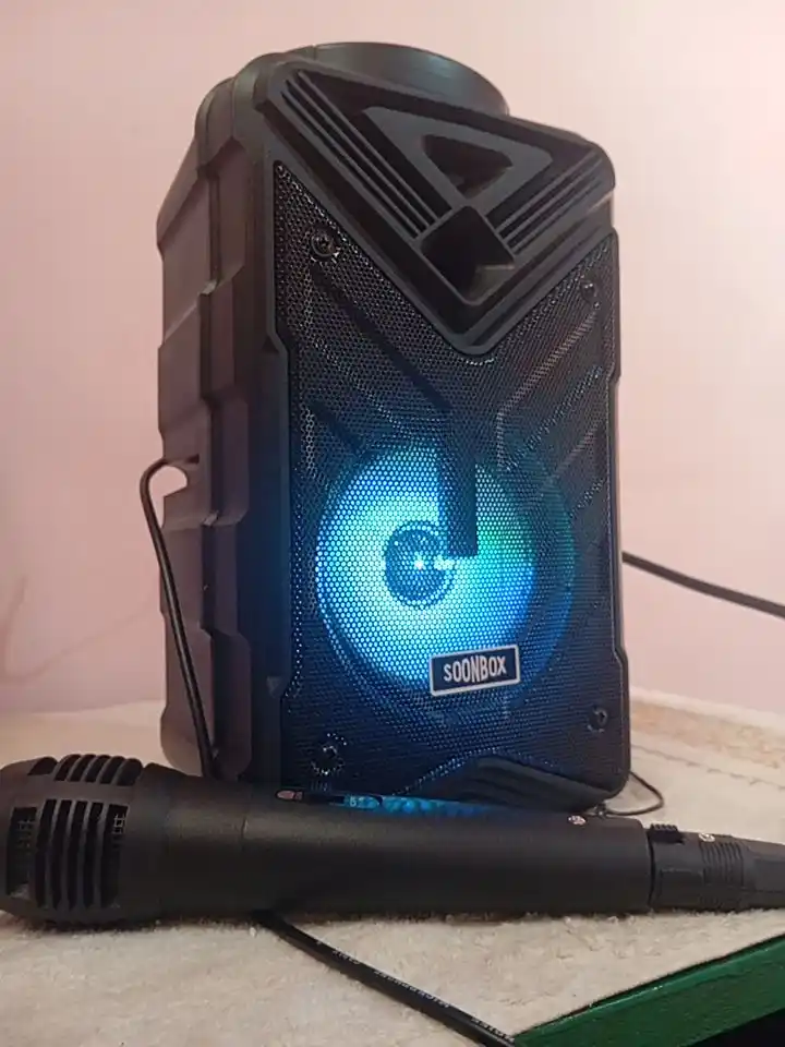 Караоке колонка Soonbox S7 с Bluetooth, FM-радио, микрофоном и LED-подсветкой