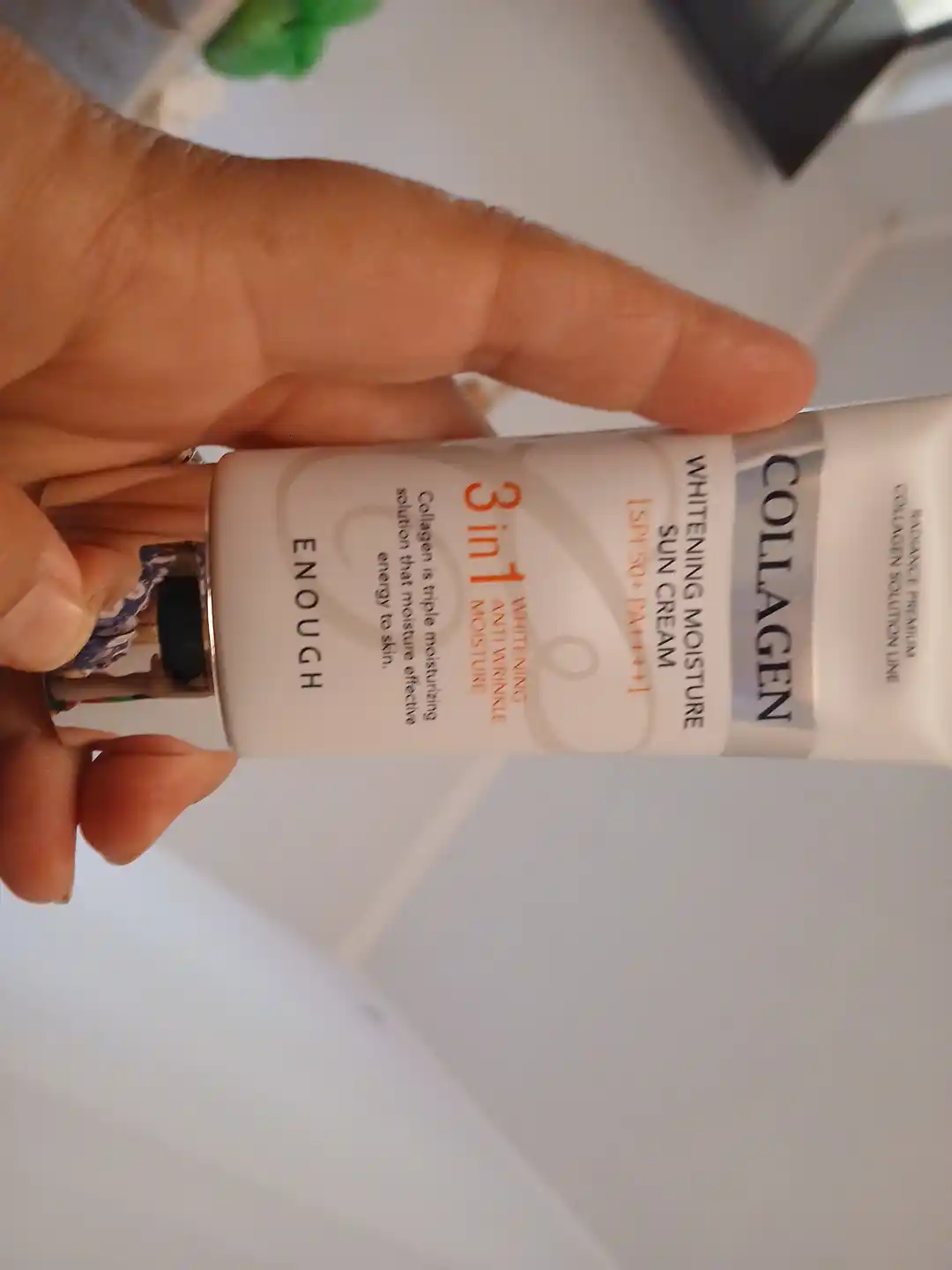 Солнцезащитный крем Enough 3 in 1 Whitening Sun Cream SPF50/PA+ с морским коллагеном, 50 мл