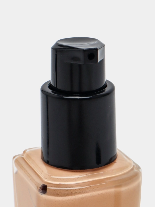 Yuz uchun tonal krem Kiko, matli qoplama bilan, 35 ml