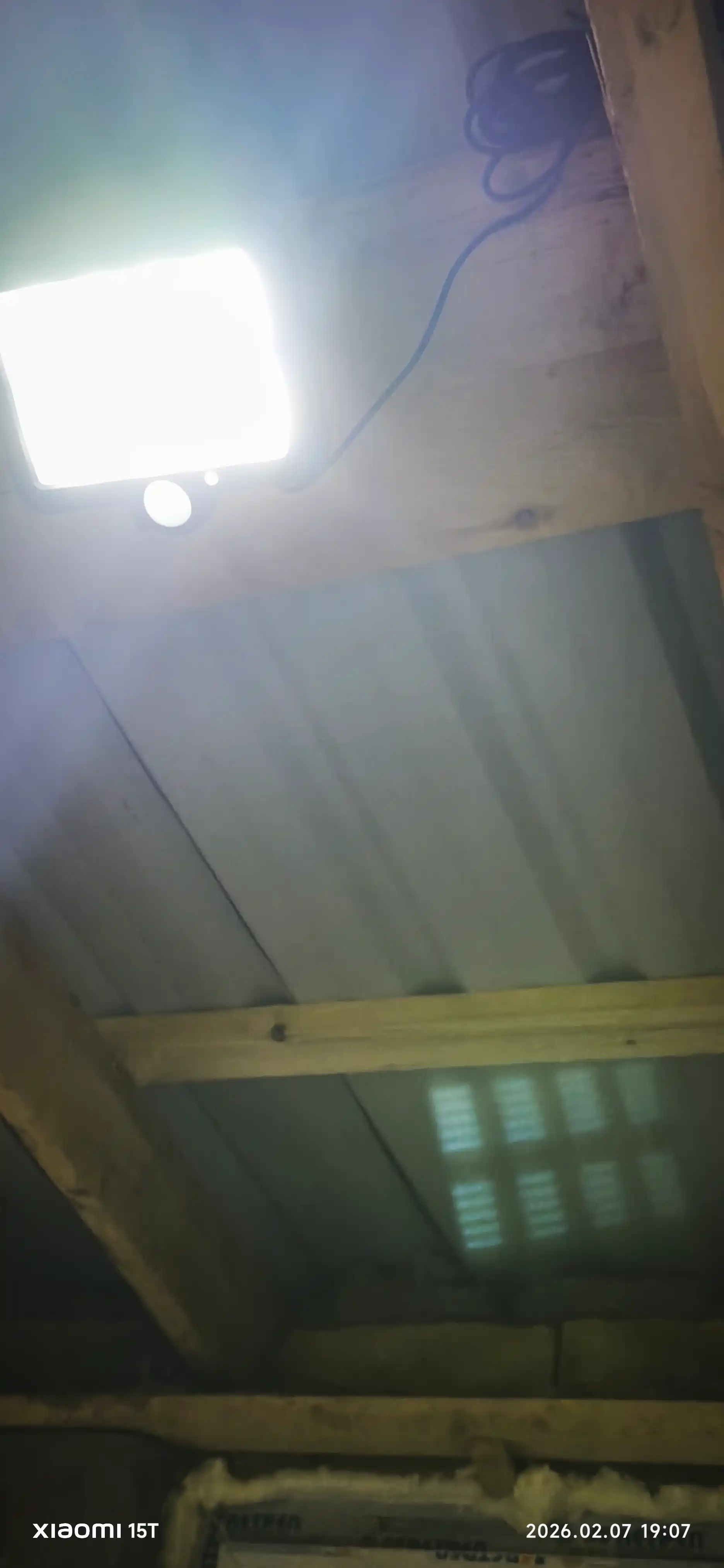 Quyosh energiyasida ishlovchi LED proyektori “SolarGuard 160”, 30 W