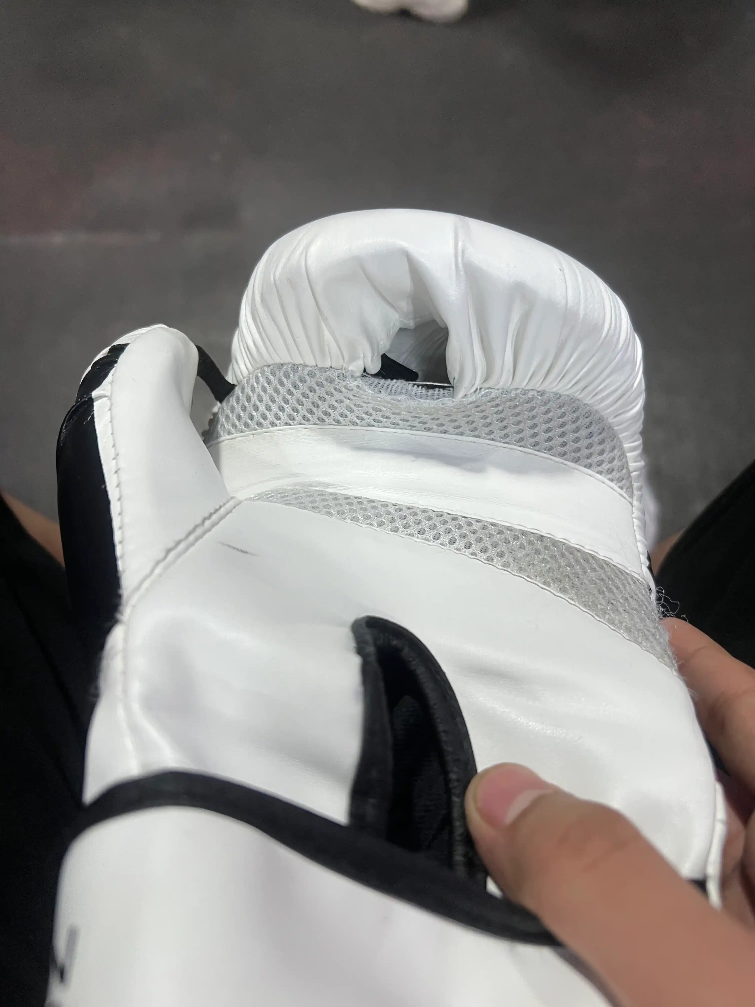Venum boks qo‘lqoplari — boks, sparring va fitnes uchun professional qo‘lqoplar, 10–14 oz