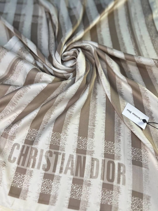 Dior ipak sharflari, hijoblar