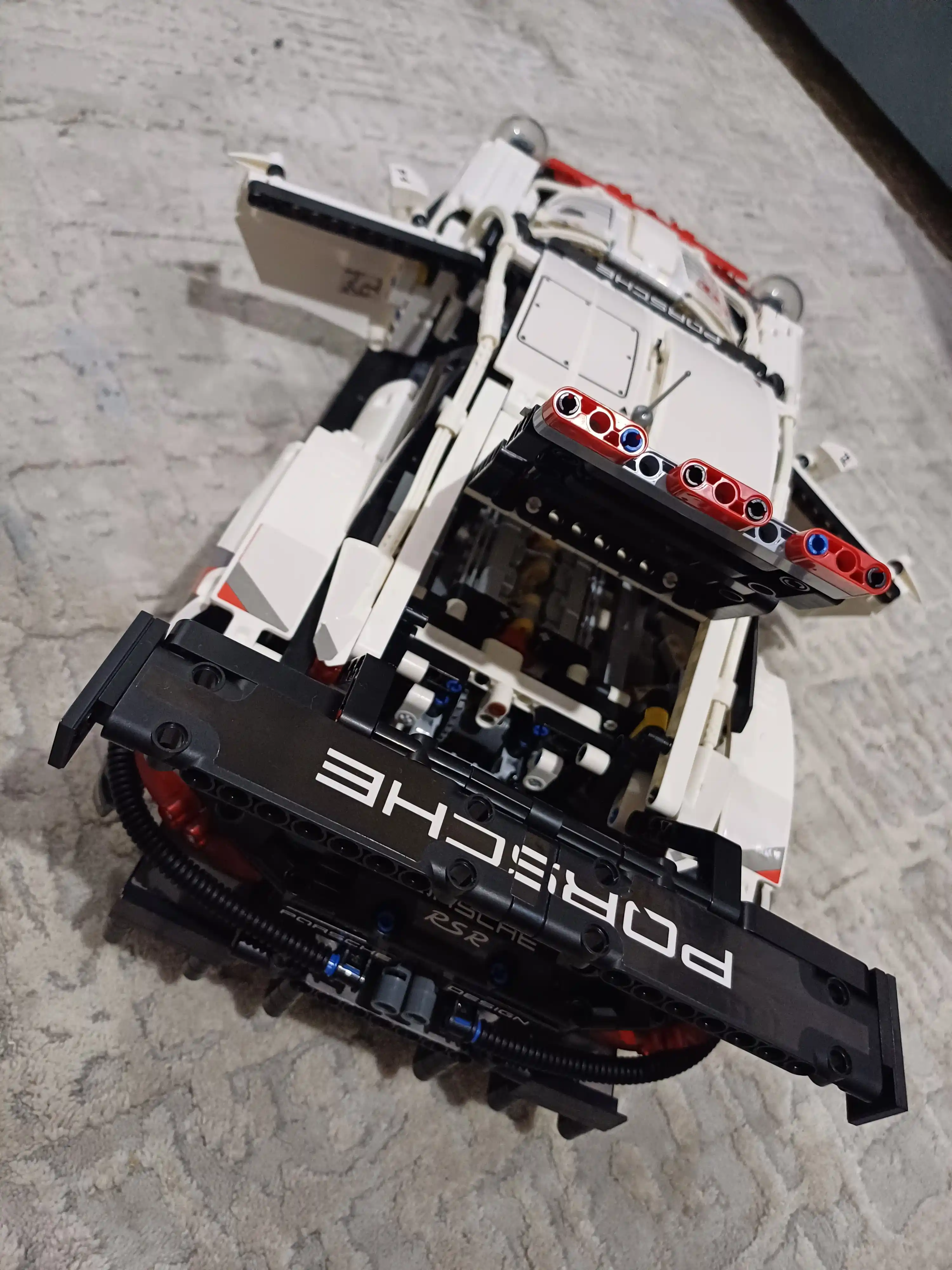 Formula 1 poyga mashinasi konstruktori, katta model 1:8 Technic, LEGO bilan mos keladi