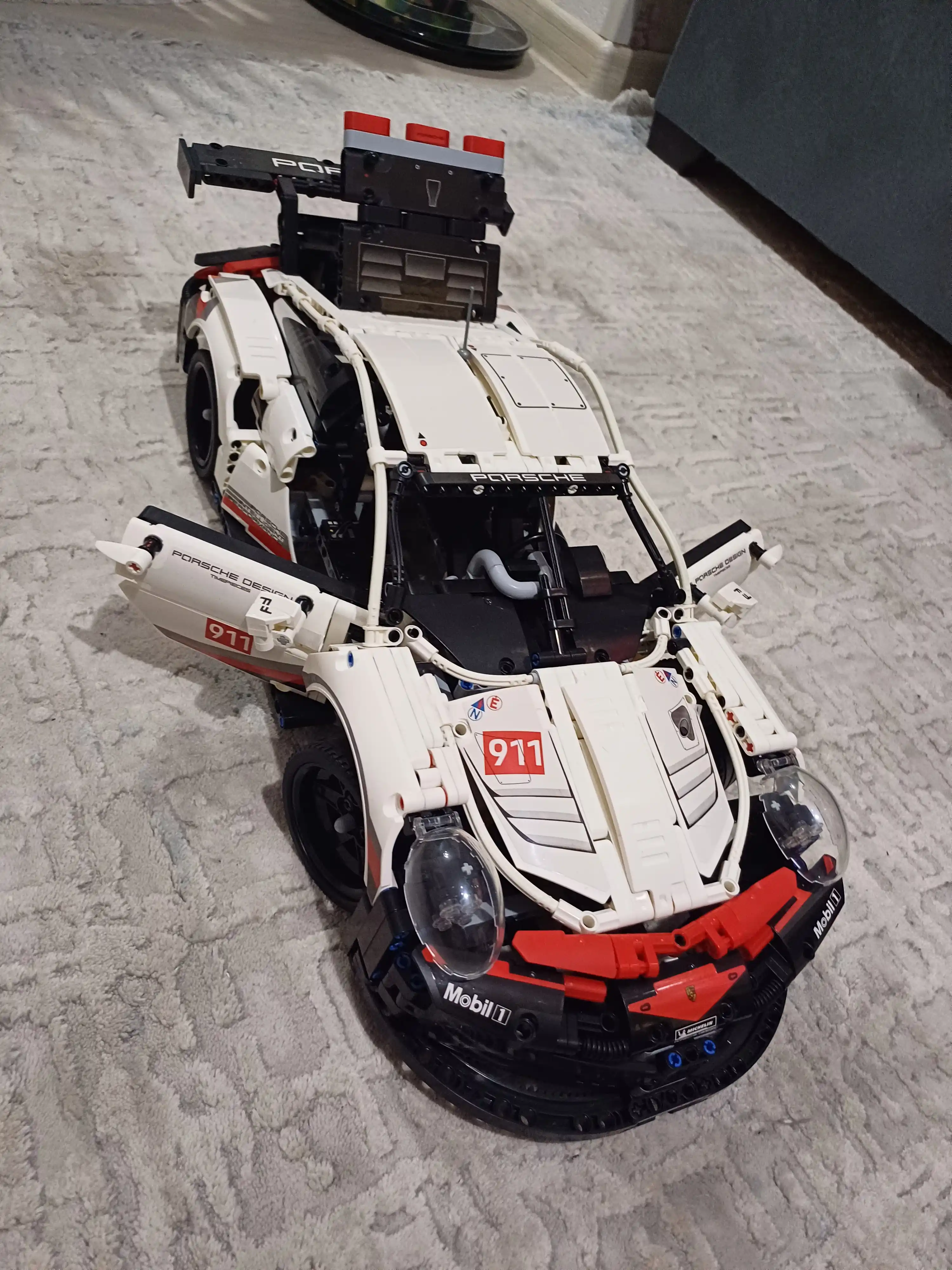 Formula 1 poyga mashinasi konstruktori, katta model 1:8 Technic, LEGO bilan mos keladi
