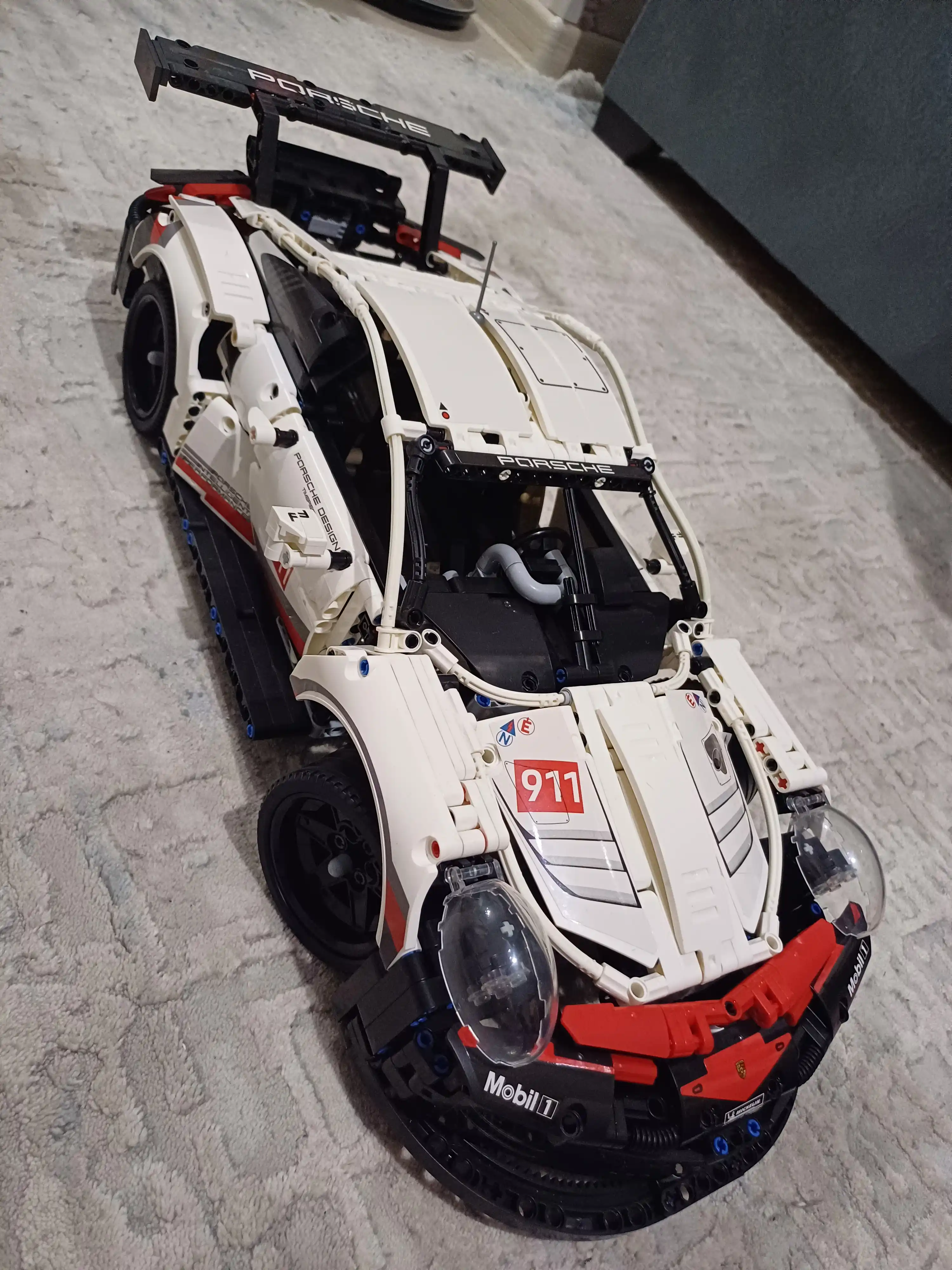 Formula 1 poyga mashinasi konstruktori, katta model 1:8 Technic, LEGO bilan mos keladi