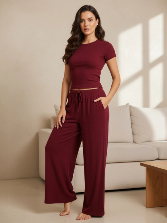 Ayollar kostyumi shim va futbolka bilan, yelkali kombinezon EllyFashion