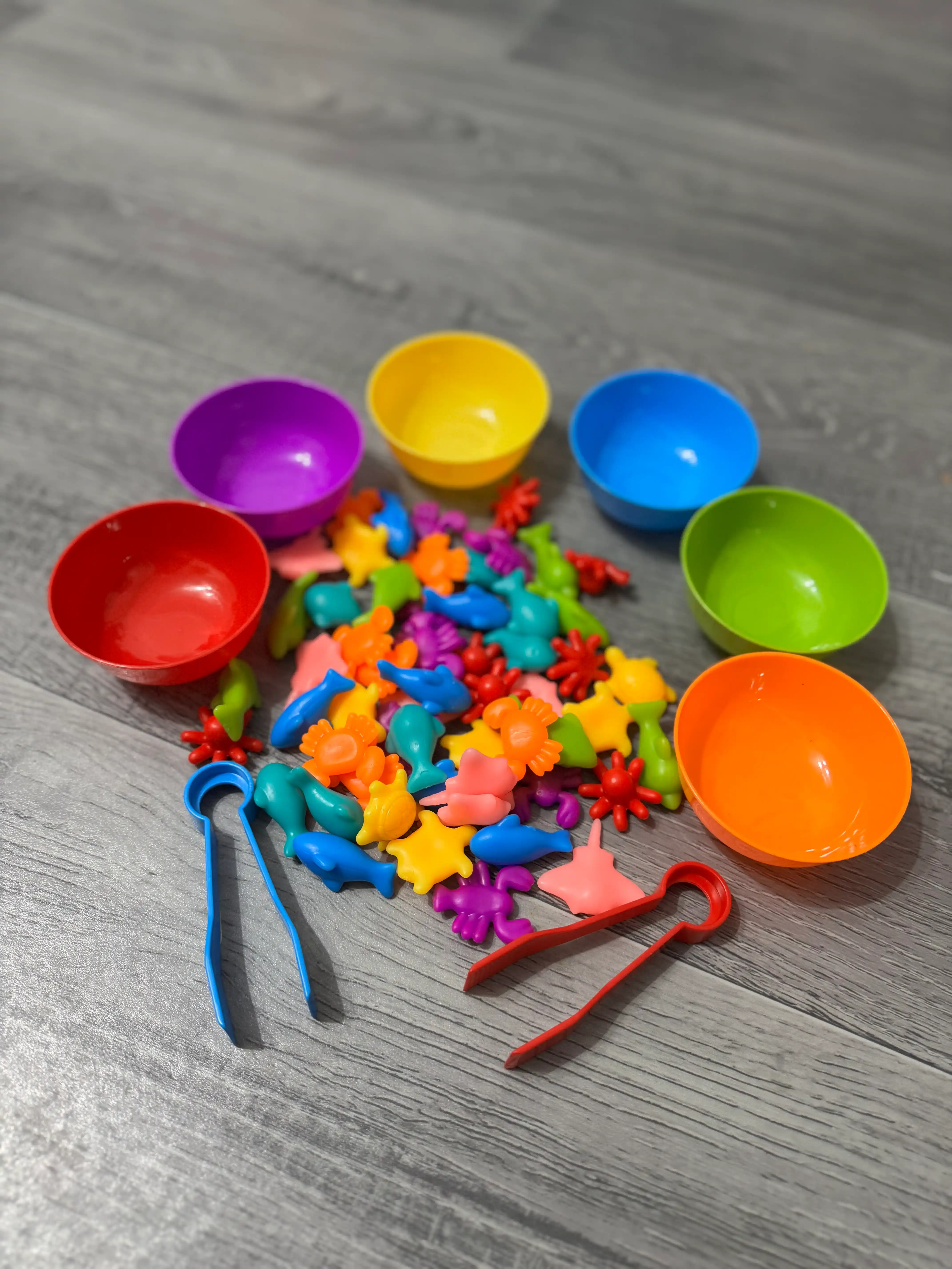 Sorter "Rang bo'yicha ajratish o'yini" quvnoq hayvonchalar