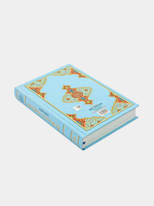 Коллекция книг Корана, написанных каллиграфическим почерком