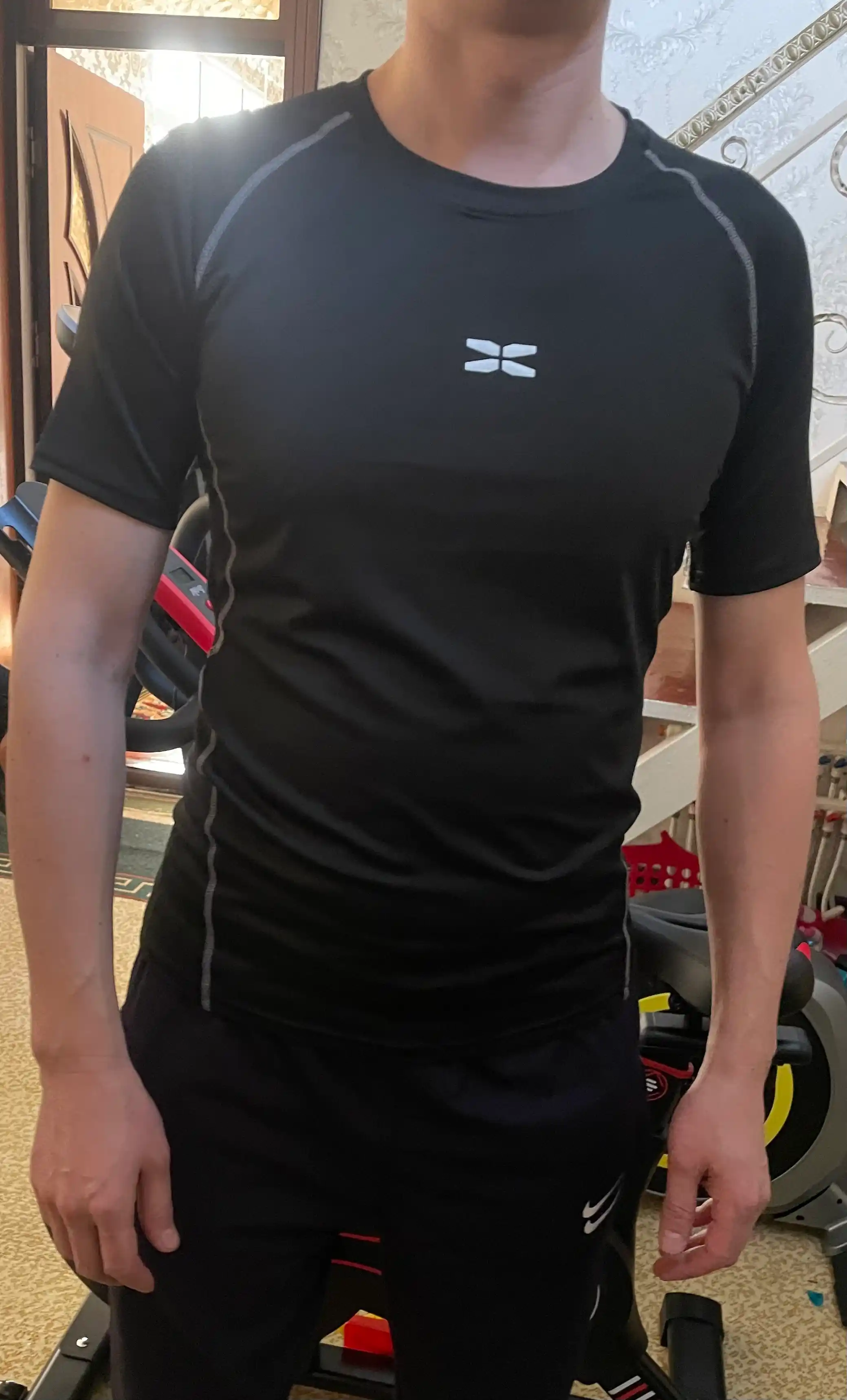 Erkaklar sport rashgardi, Fitness futbolkalari, Erkaklar futbolkasi, trenirovka kiyimlari