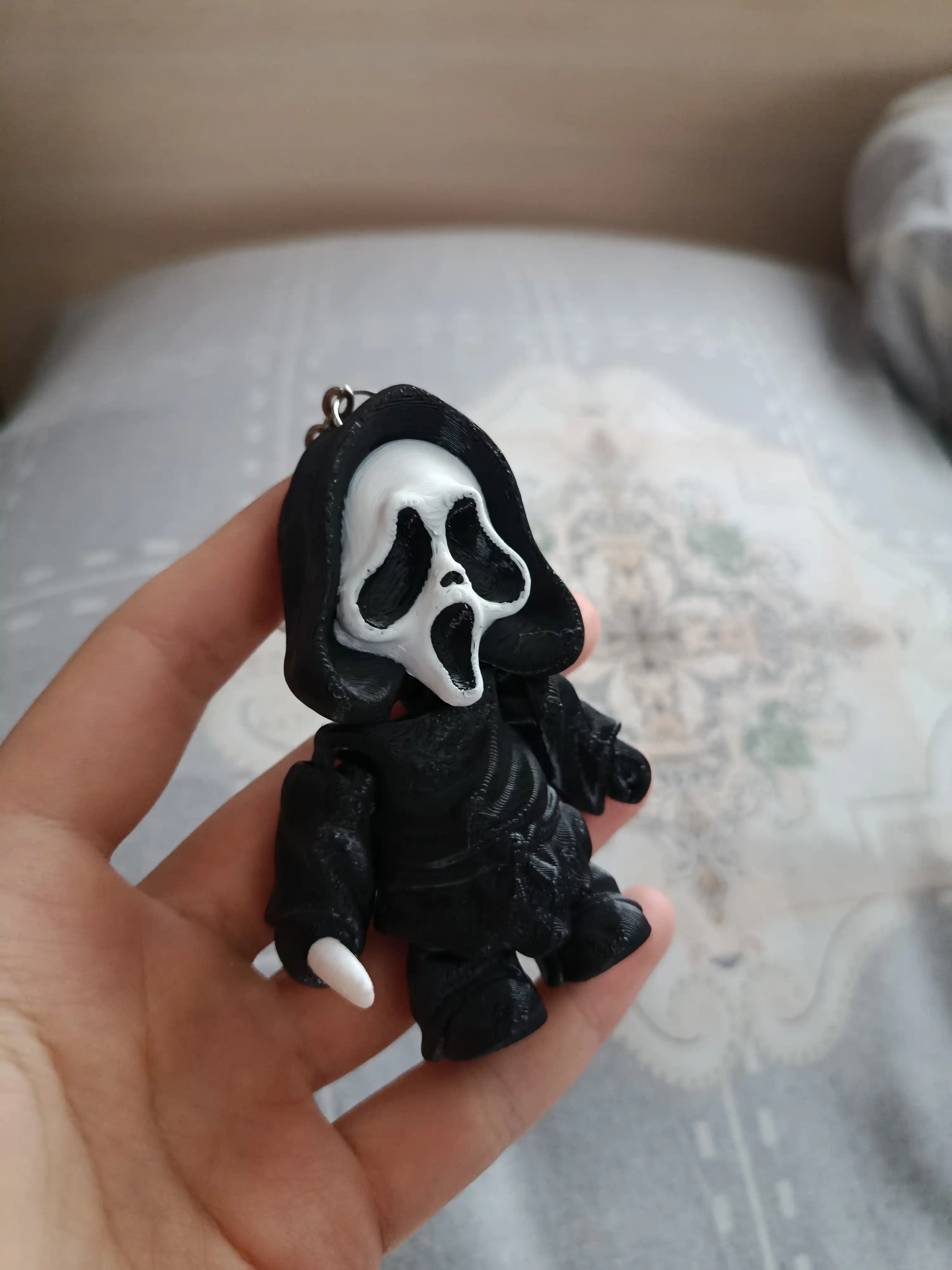 "Qichqiriq" "Xost" "Ghostface" harakatlanuvchi brelok stressga qarshi
