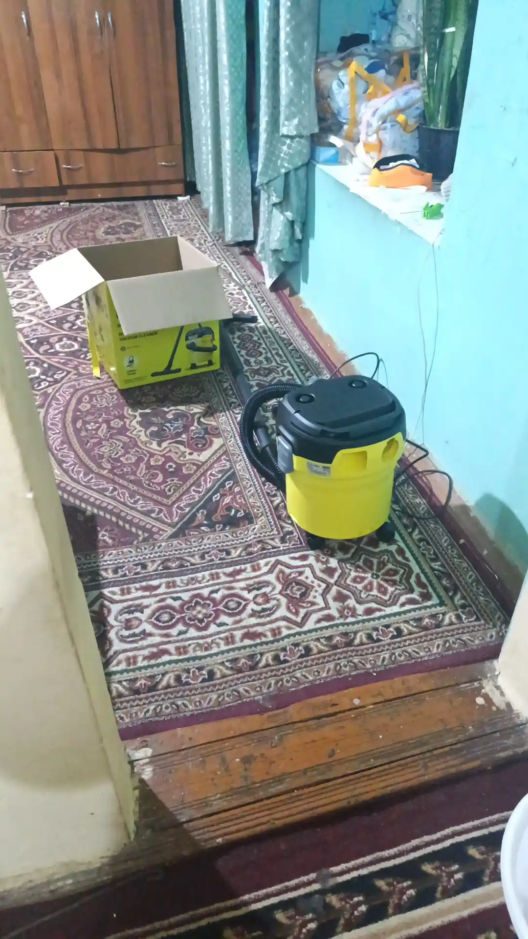 Karcher KWD 1 W V-12/2/18 1.628-401.0 – quruq va ho'l tozalash uchun maishiy changyutgich