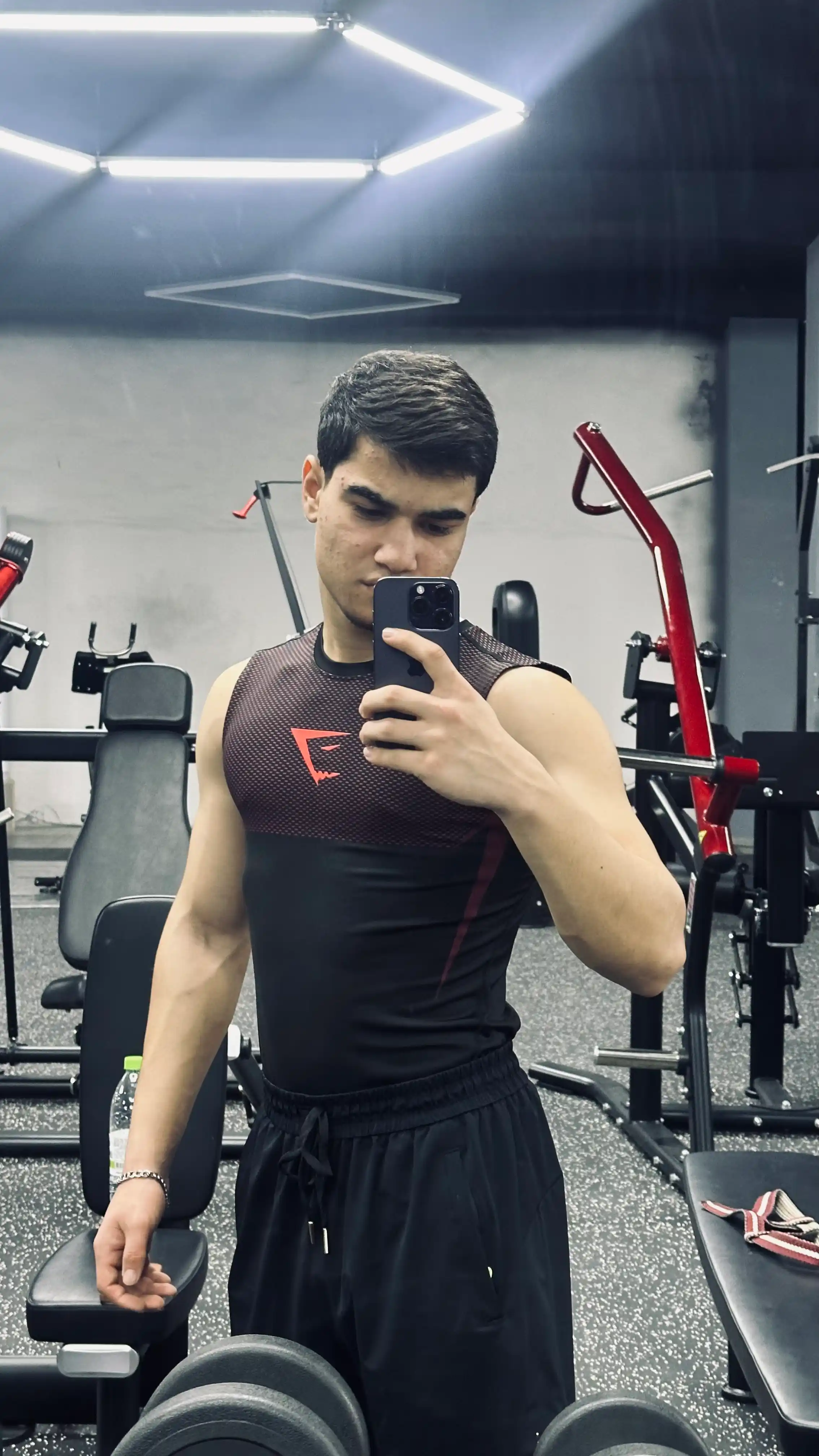 Erkaklar uchun mayka Gymshark, kompression, sport, elastik, tez quriydigan, fitnes uchun