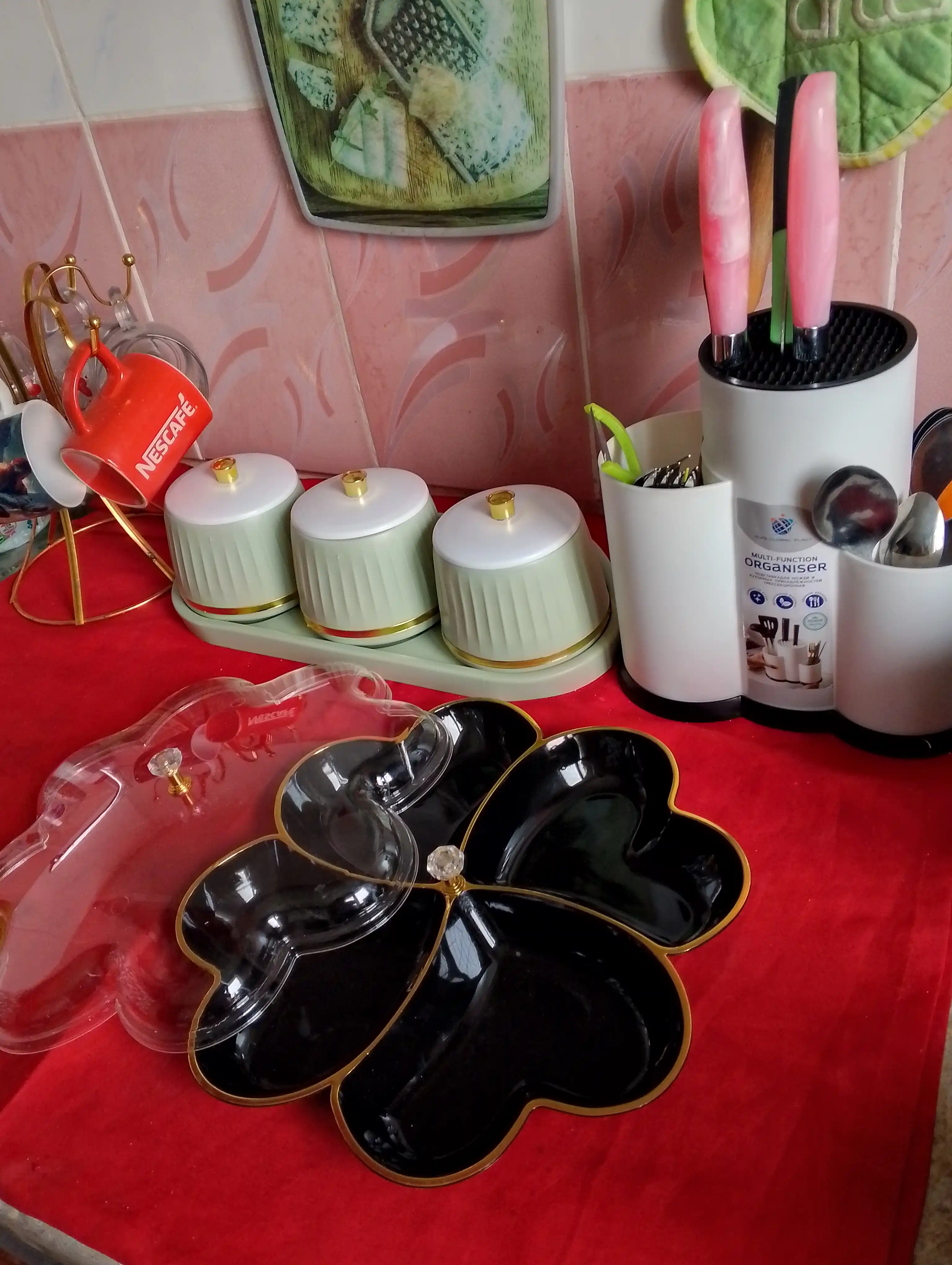 Qopqoqli menager, xurmo va quritilgan mevalar uchun idish, plastik