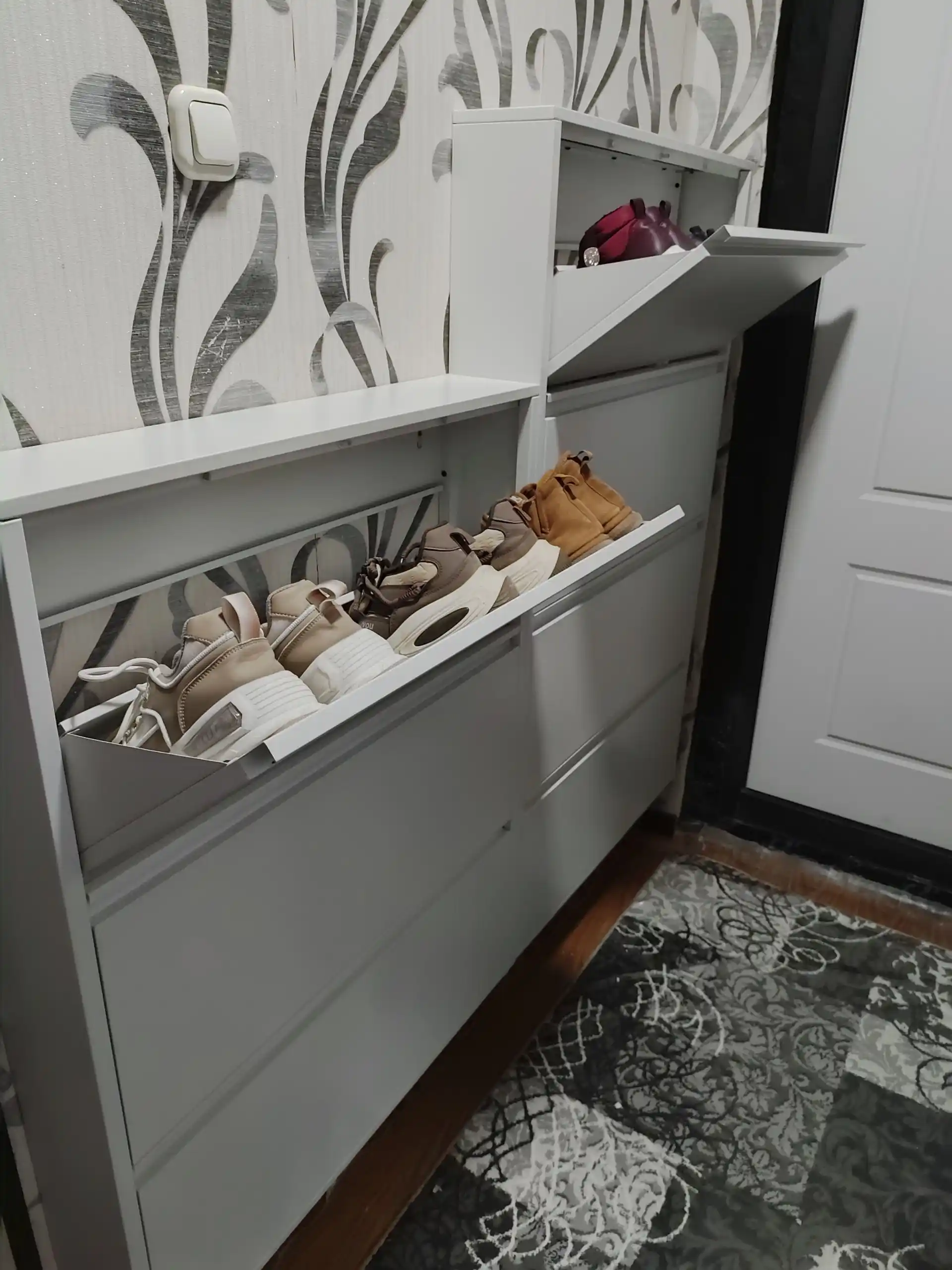 Тонкий металлический шкаф для обуви Каидия, настенный, 3/4 полки
