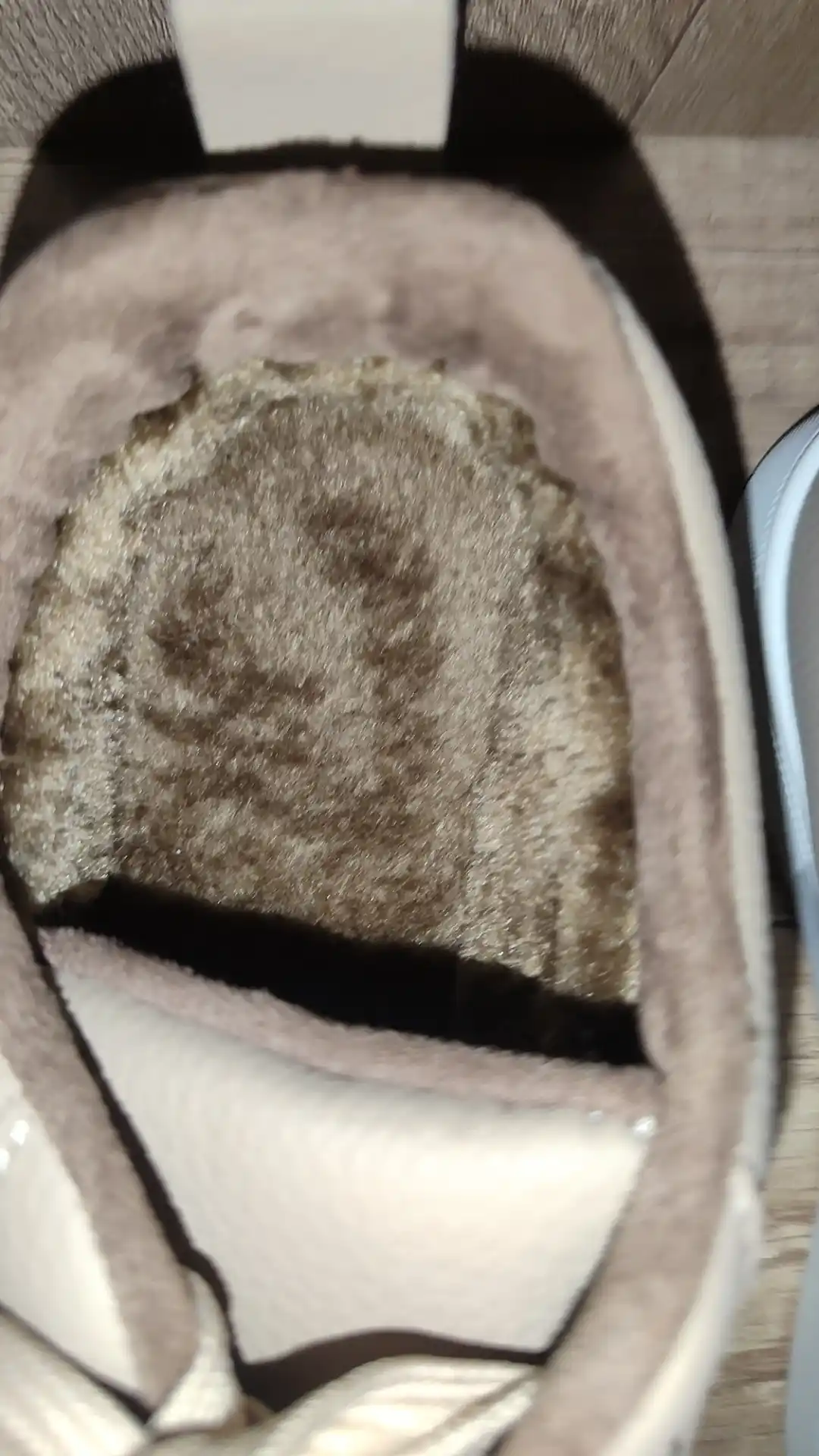 Ayollar uchun ichki mo‘ynali Louboutin kedlari, o‘lchamlar 36–41