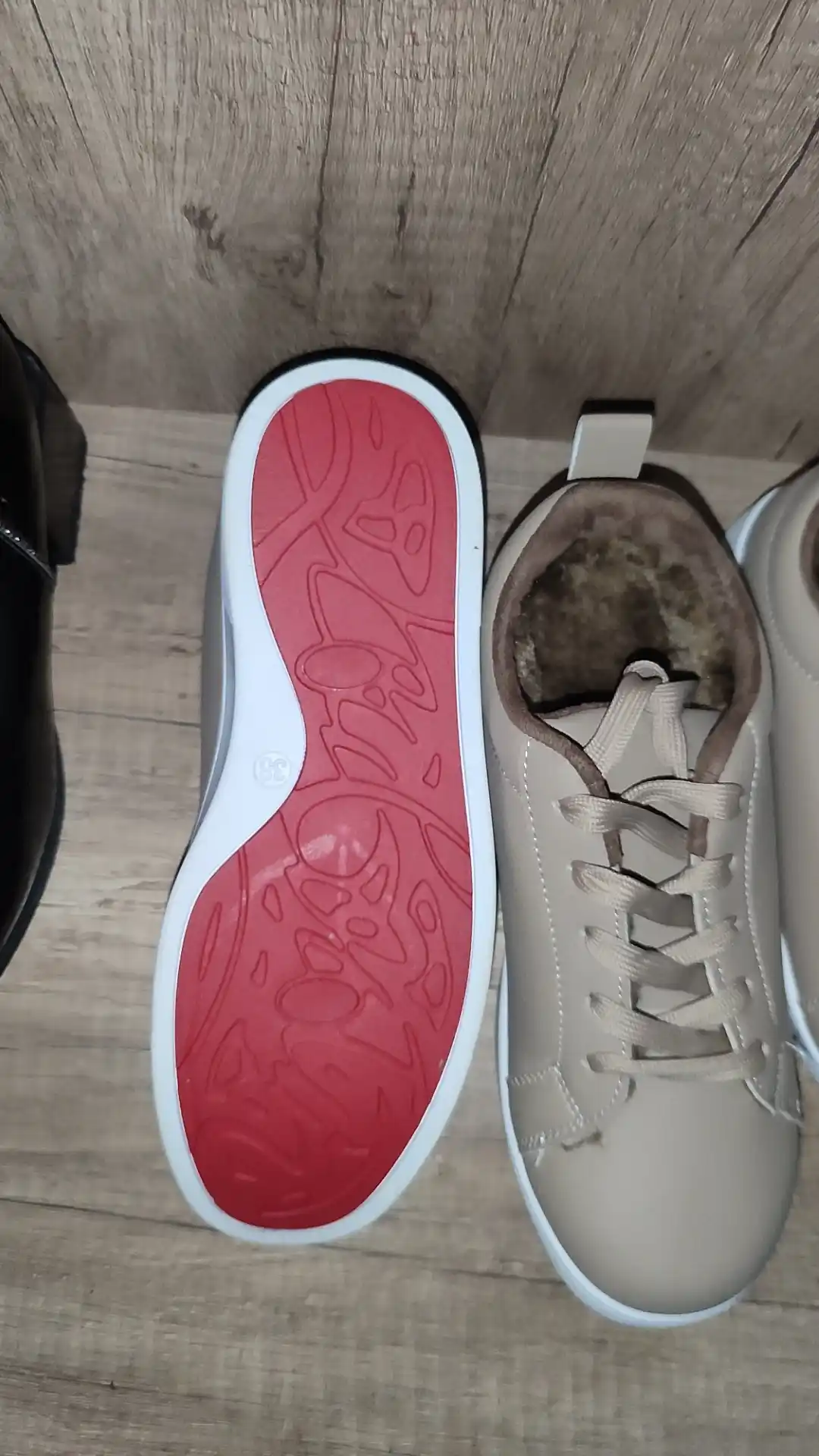 Ayollar uchun ichki mo‘ynali Louboutin kedlari, o‘lchamlar 36–41