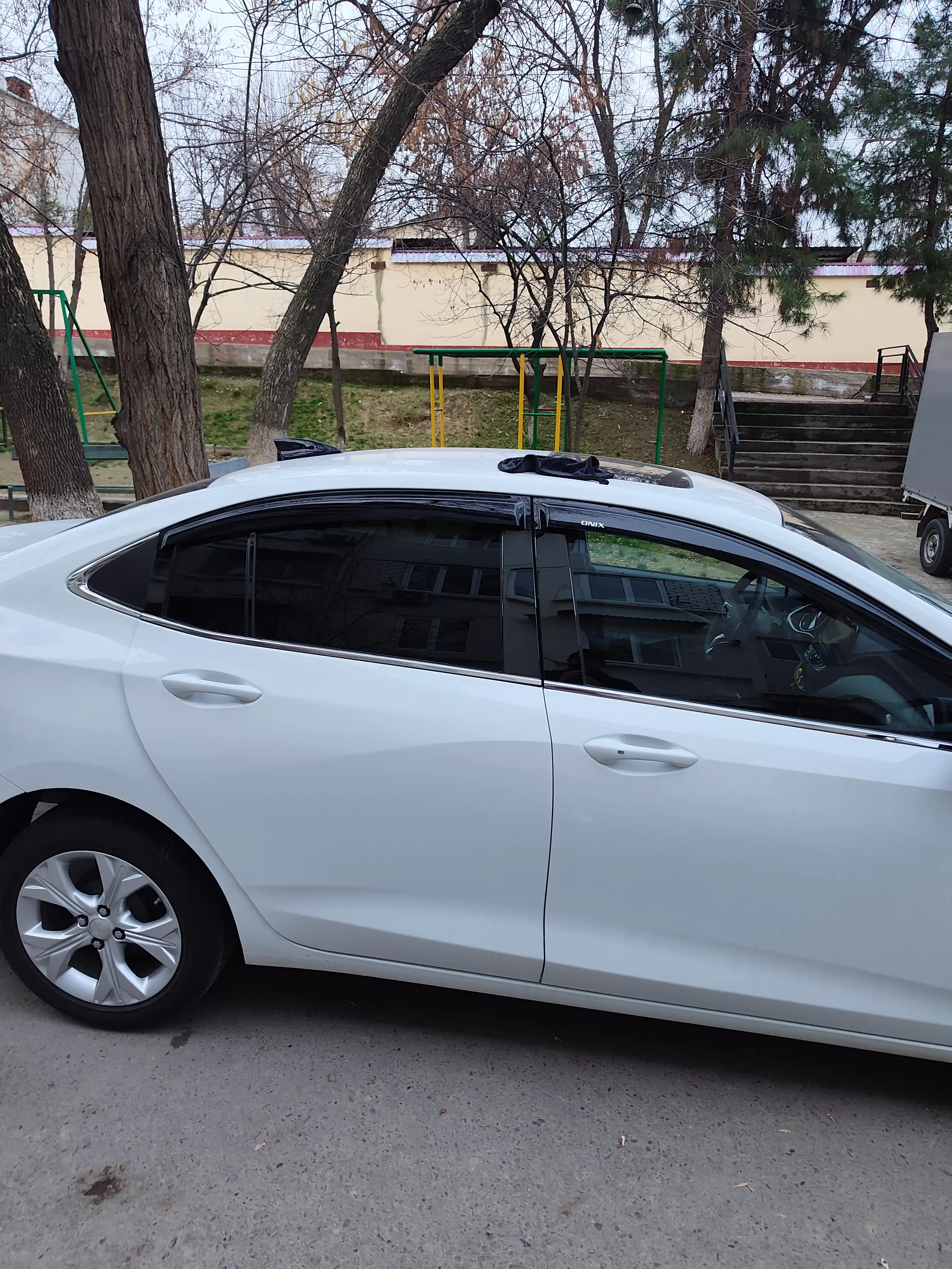 Eshiklari ustunlariga nakladkalar Spark,Cobalt,Nexia,Lacetti,Gentra, Labo,yaltiroq, qora