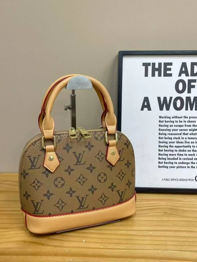 «Элегантная женская кожаная сумка через плечо — дизайн LOUIS VUITTON»
