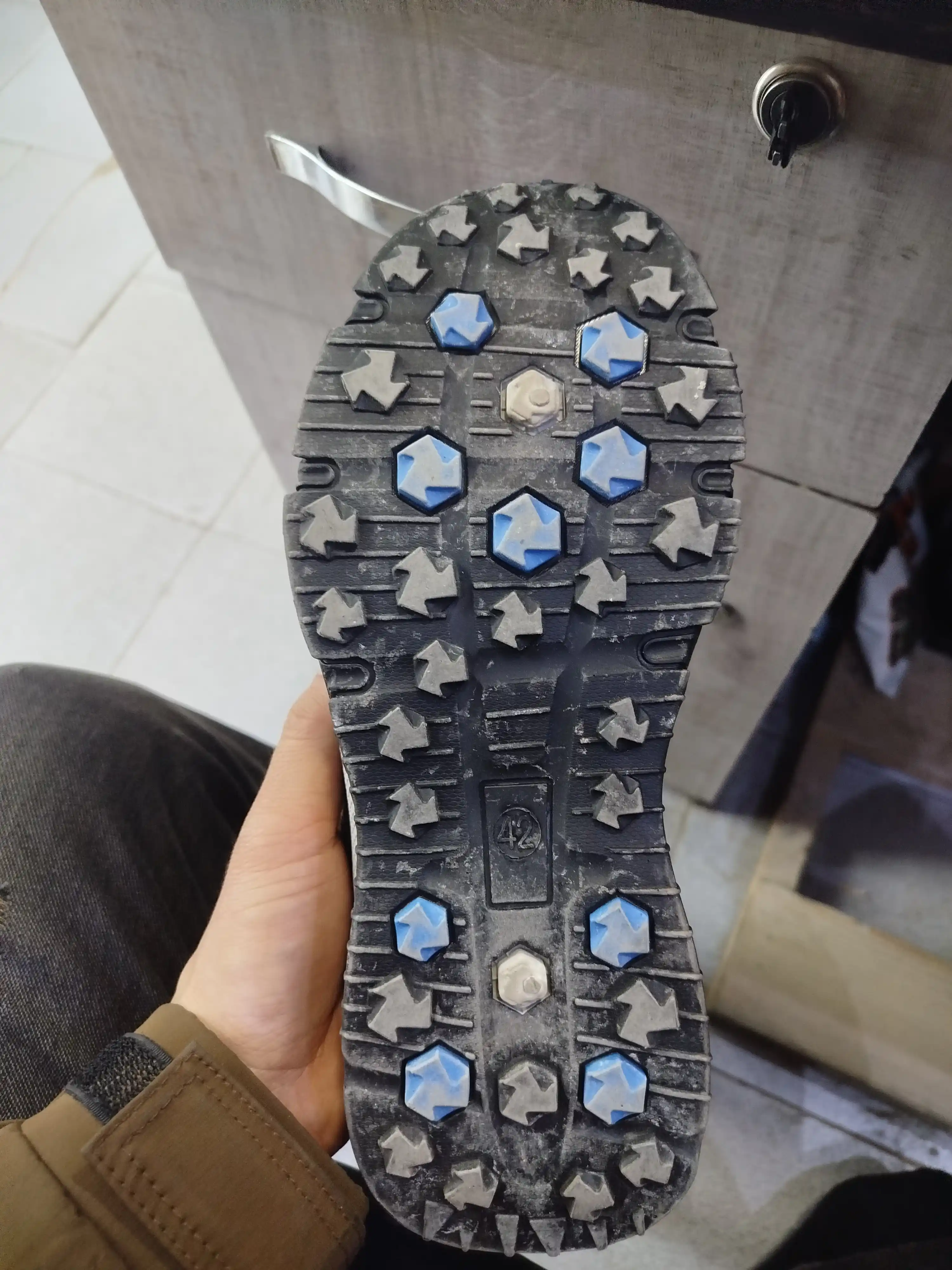 ZEVANO SummitTrek sport uchun erkaklar treking krossovkasi (1 o‘lcham katta oling)